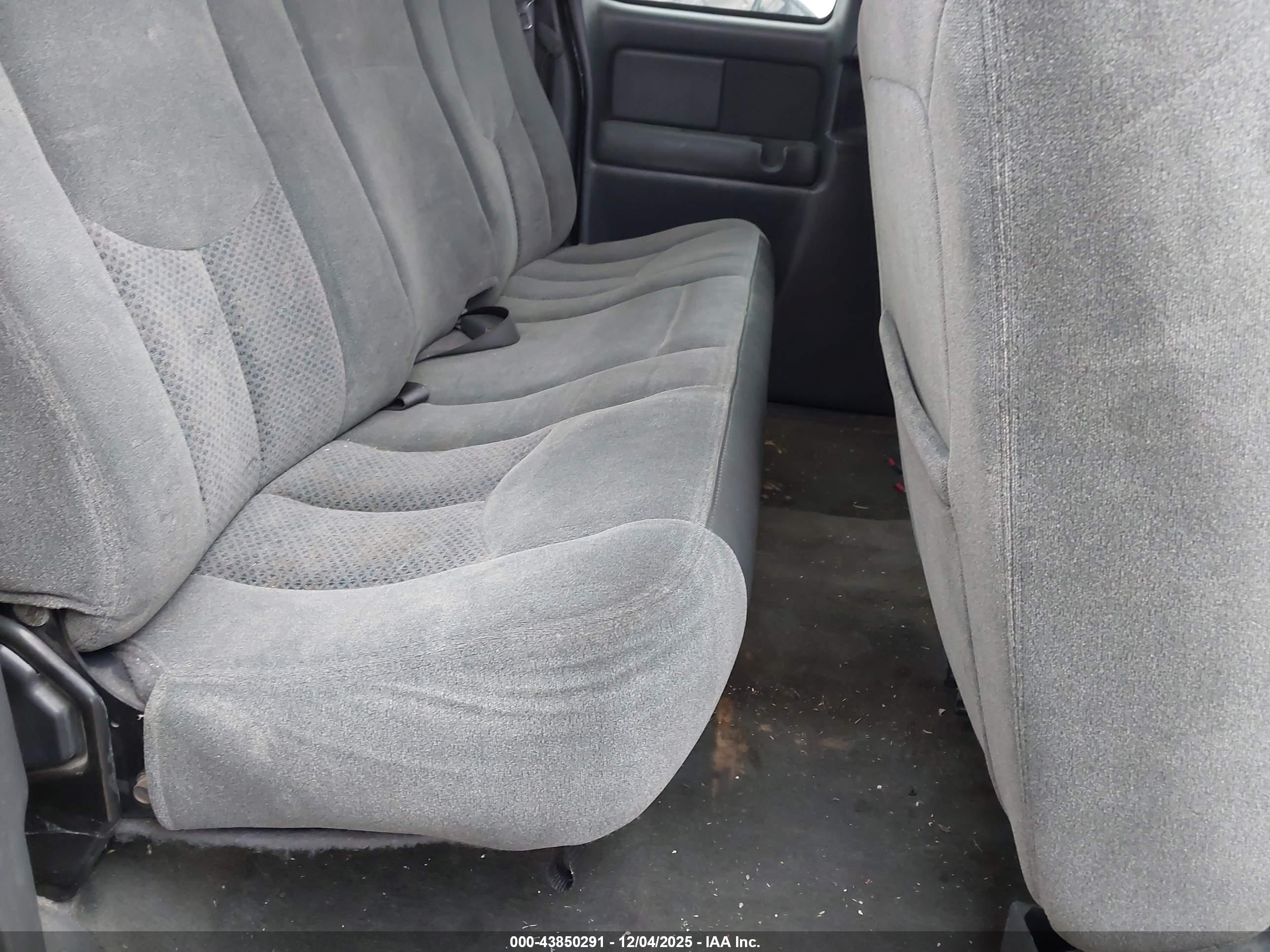 CHEVROLET SILVERADO image 8