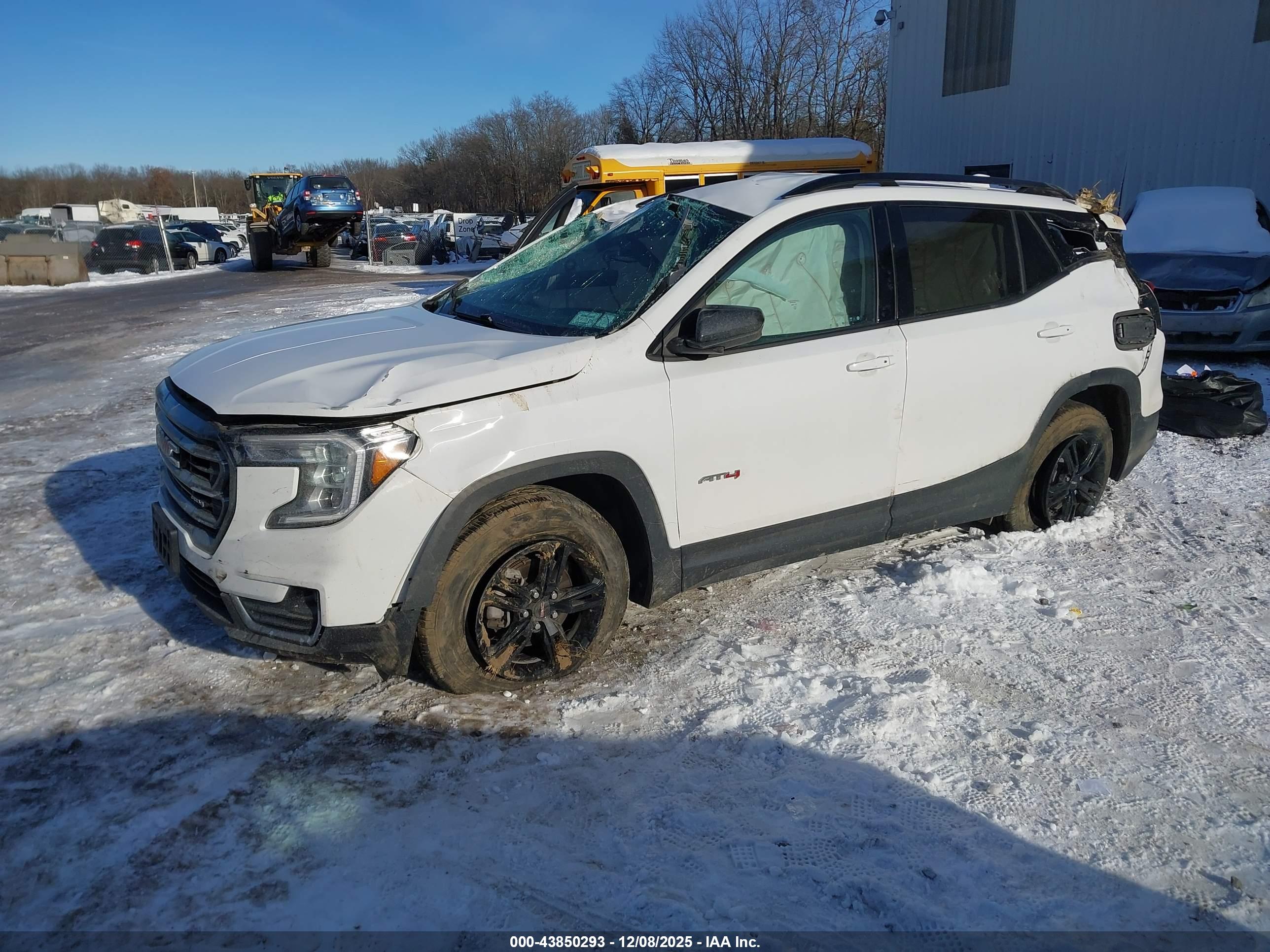 GMC TERRAIN image 2