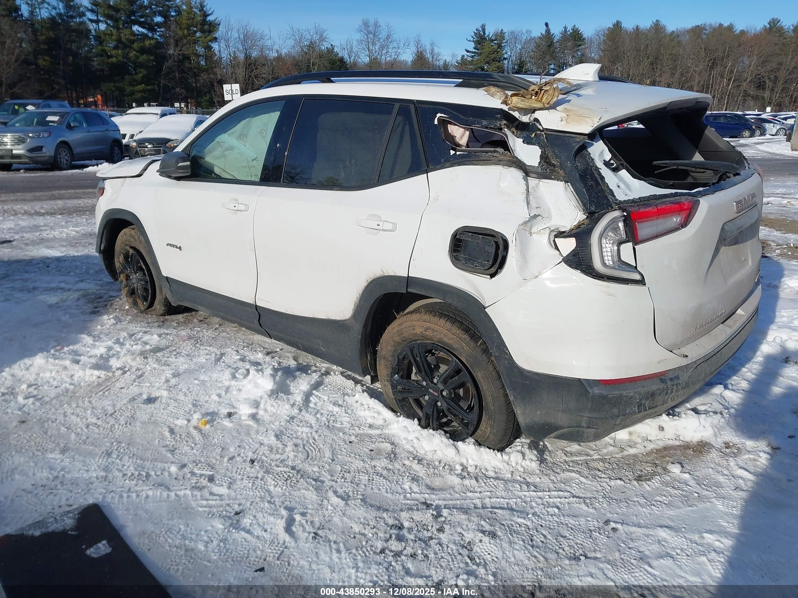 GMC TERRAIN image 3