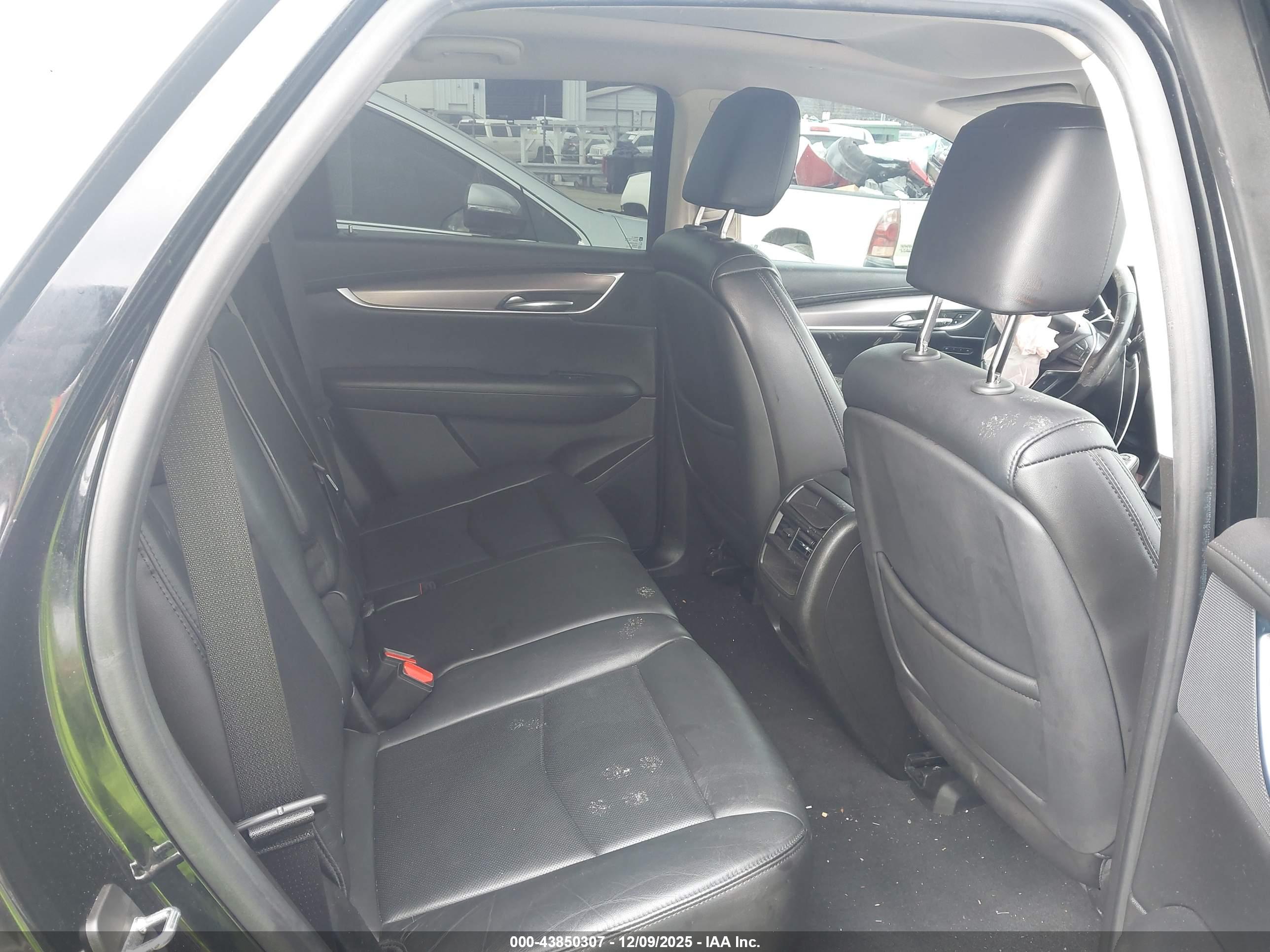 CADILLAC XT5 image 8