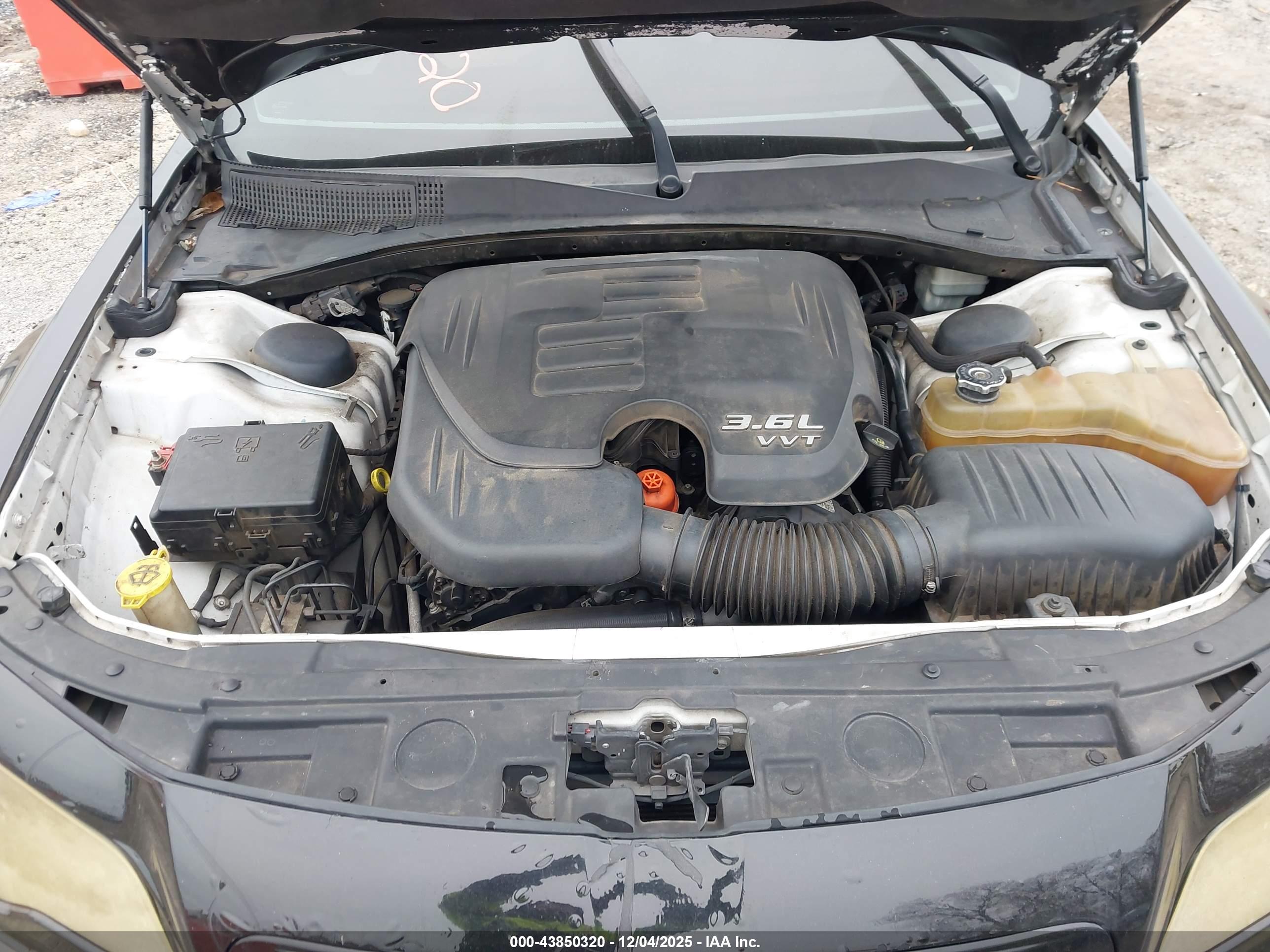 CHRYSLER 300 image 10