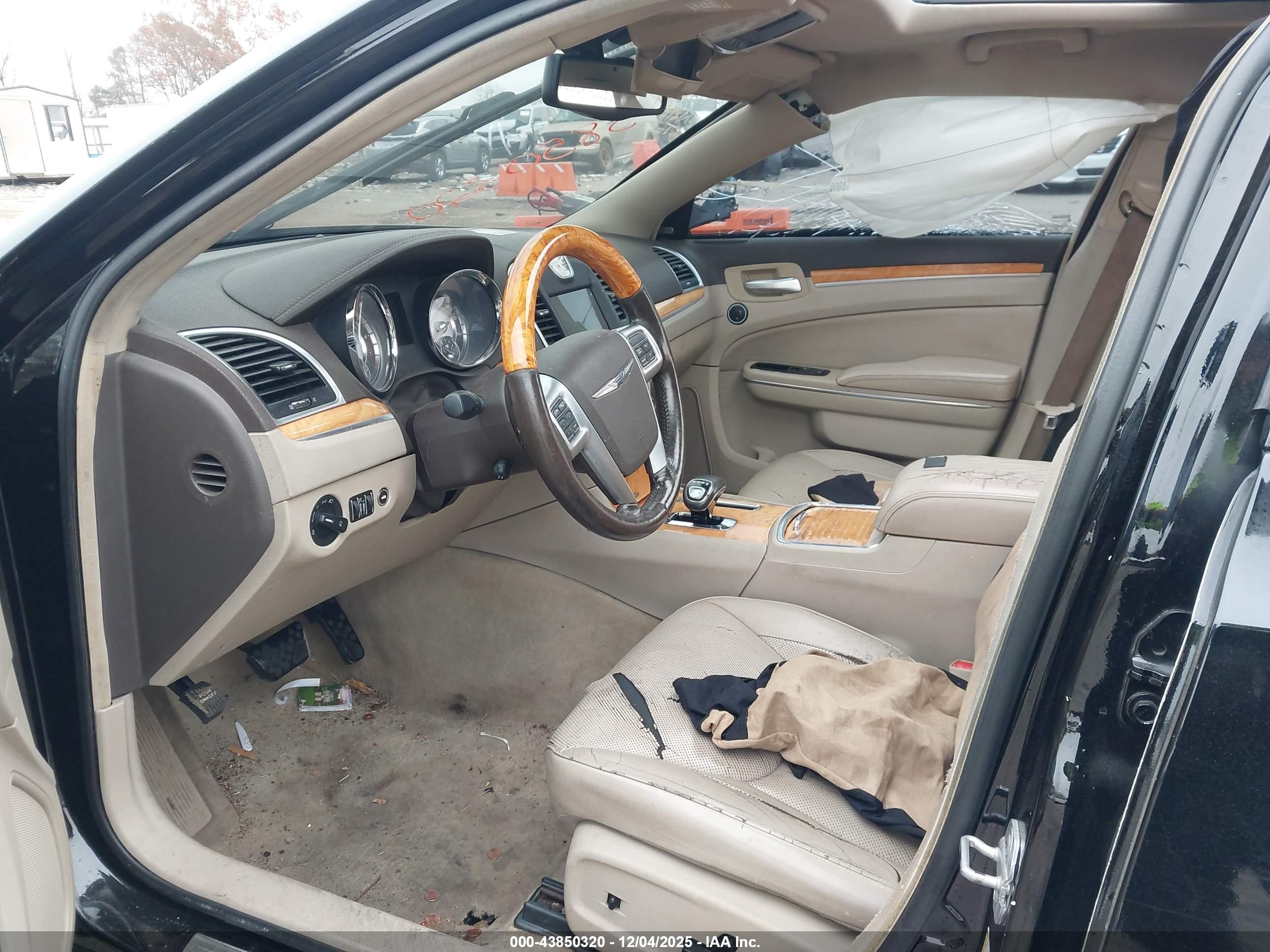CHRYSLER 300 image 5