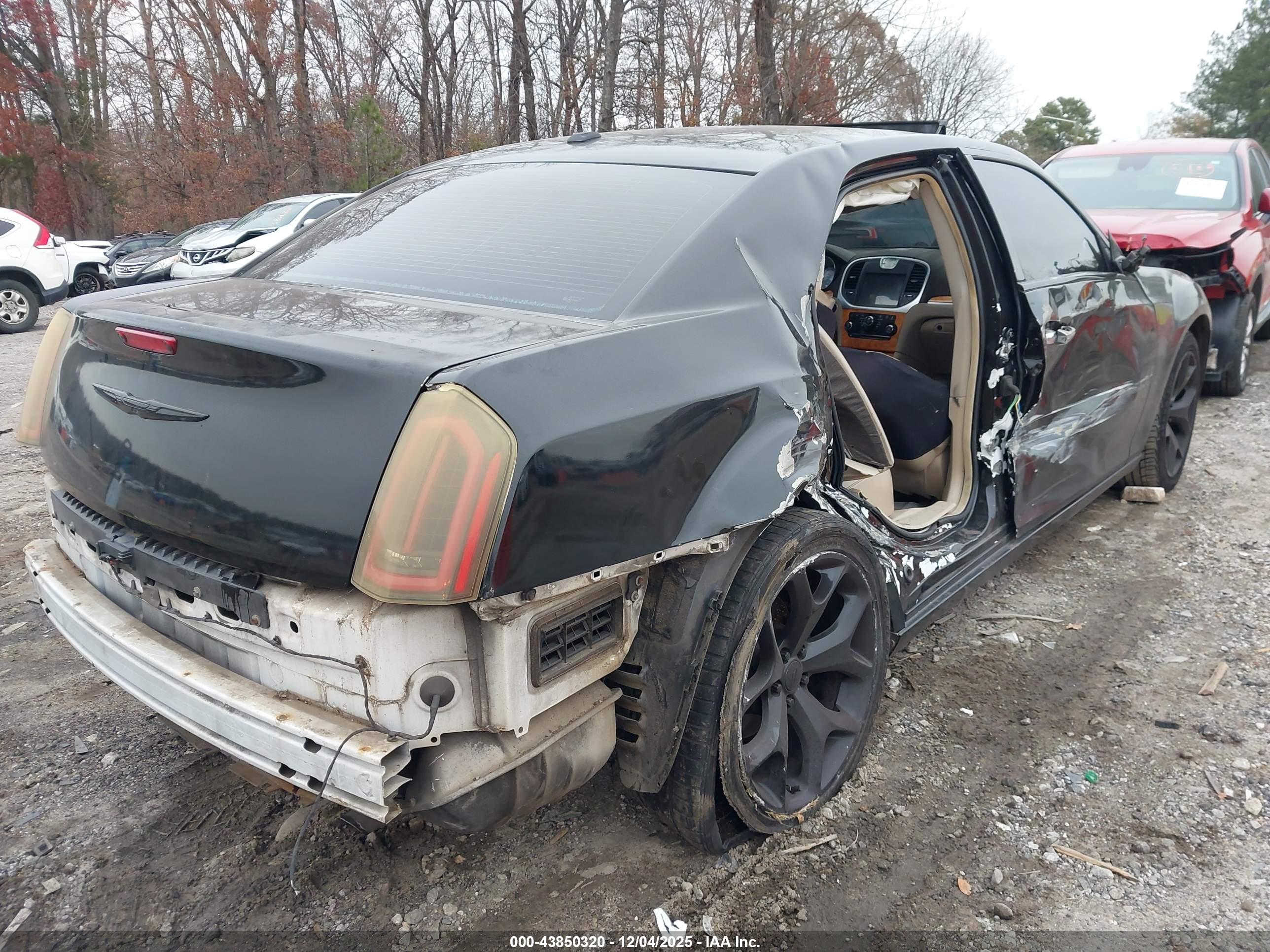 CHRYSLER 300 image 6