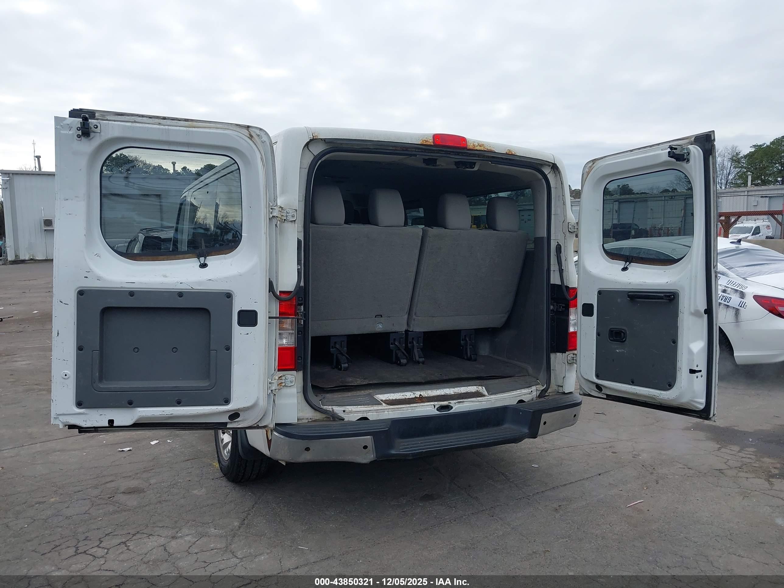NISSAN NV image 3
