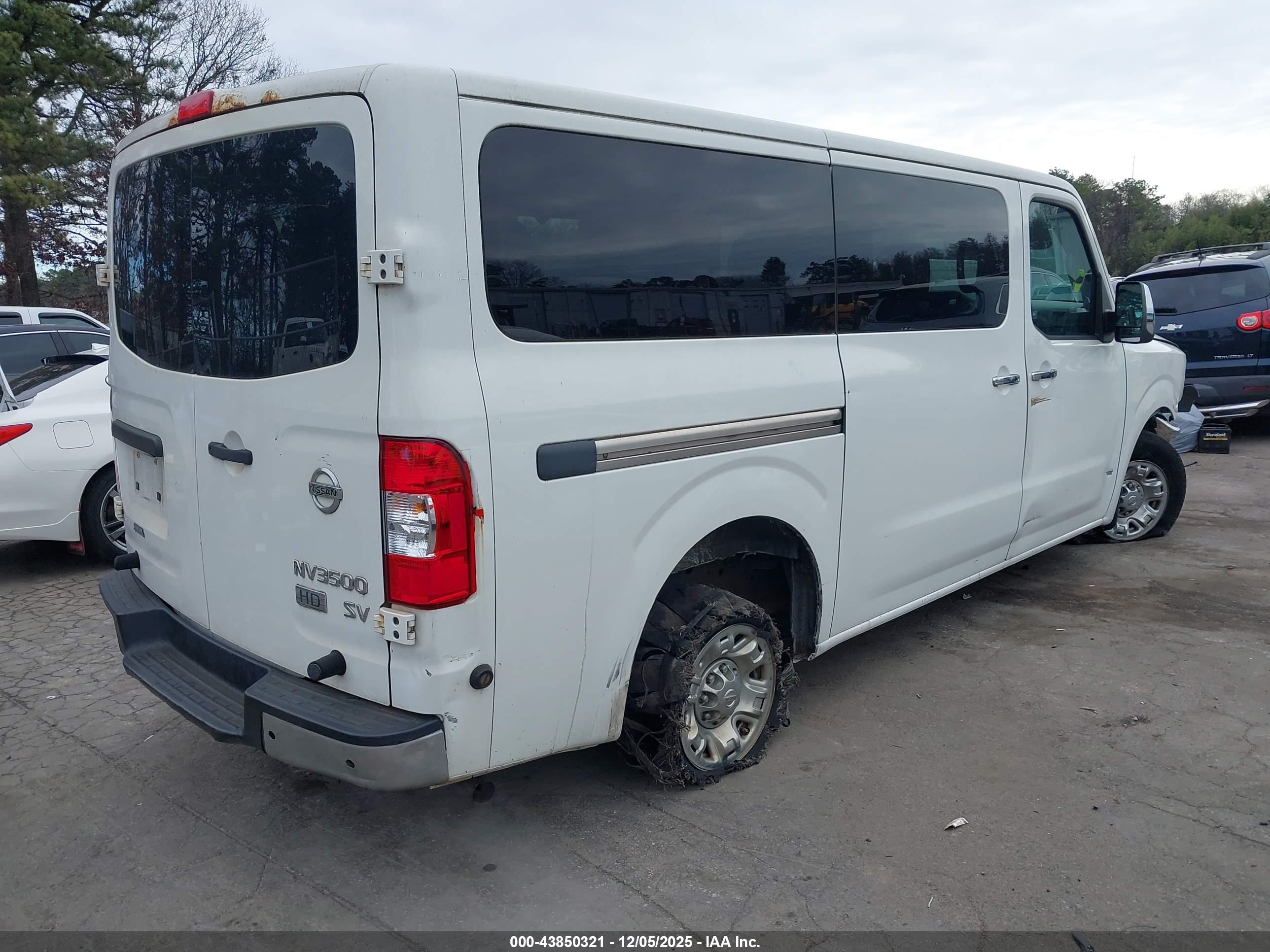 NISSAN NV image 4