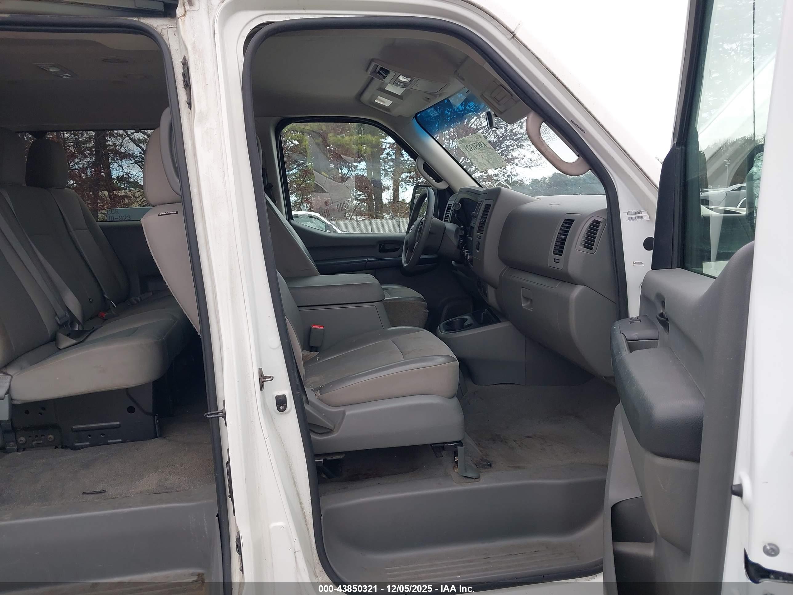 NISSAN NV image 5