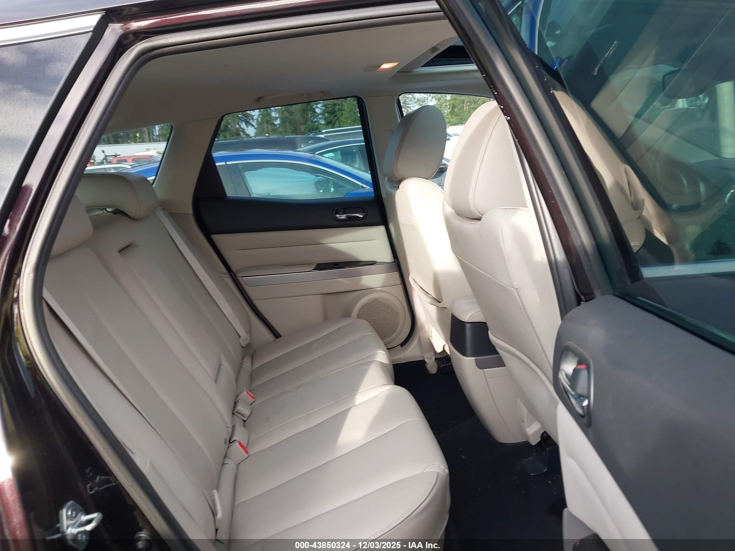 MAZDA CX-7 image 8