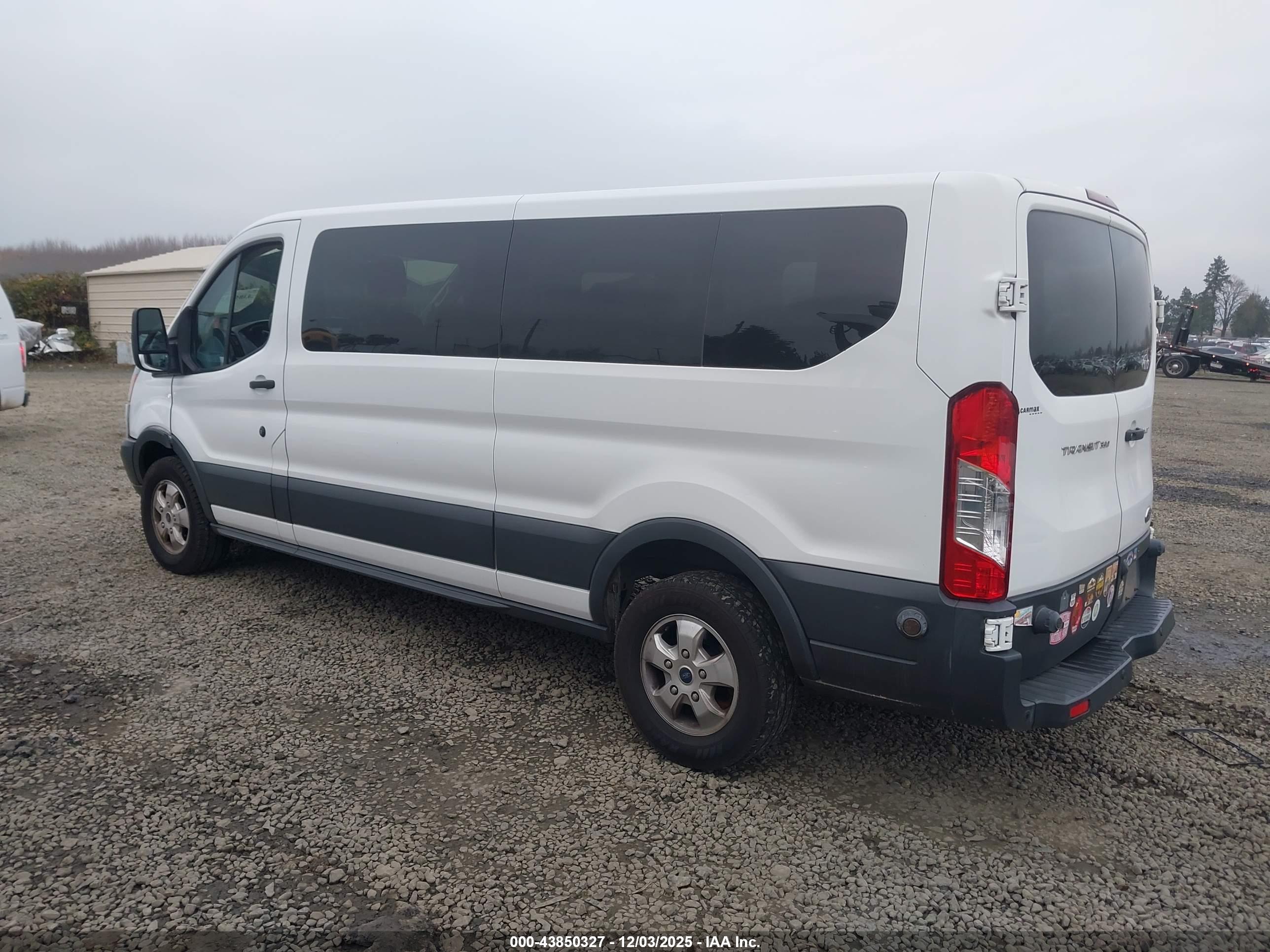 FORD TRANSIT-350 image 3