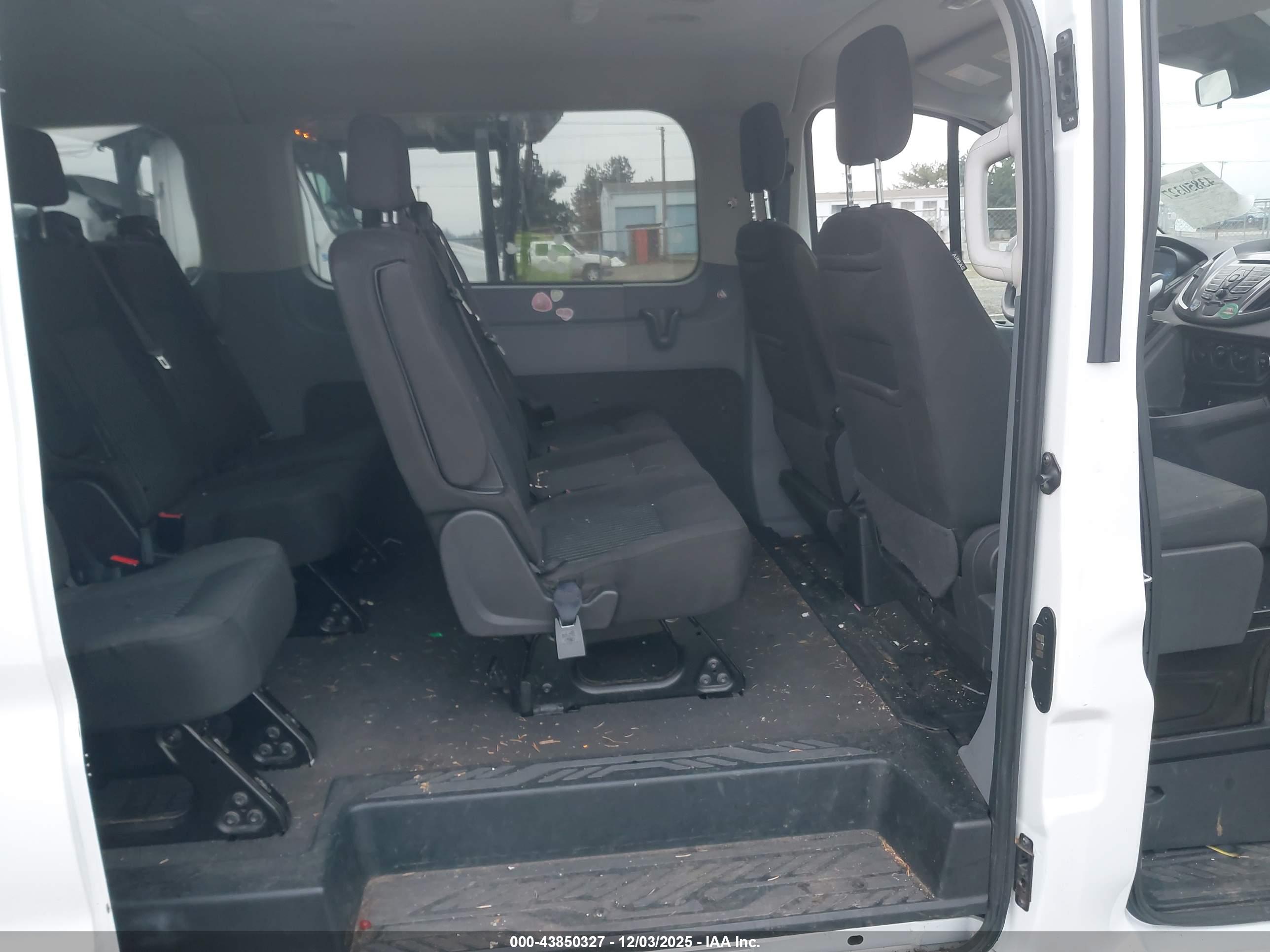 FORD TRANSIT-350 image 8