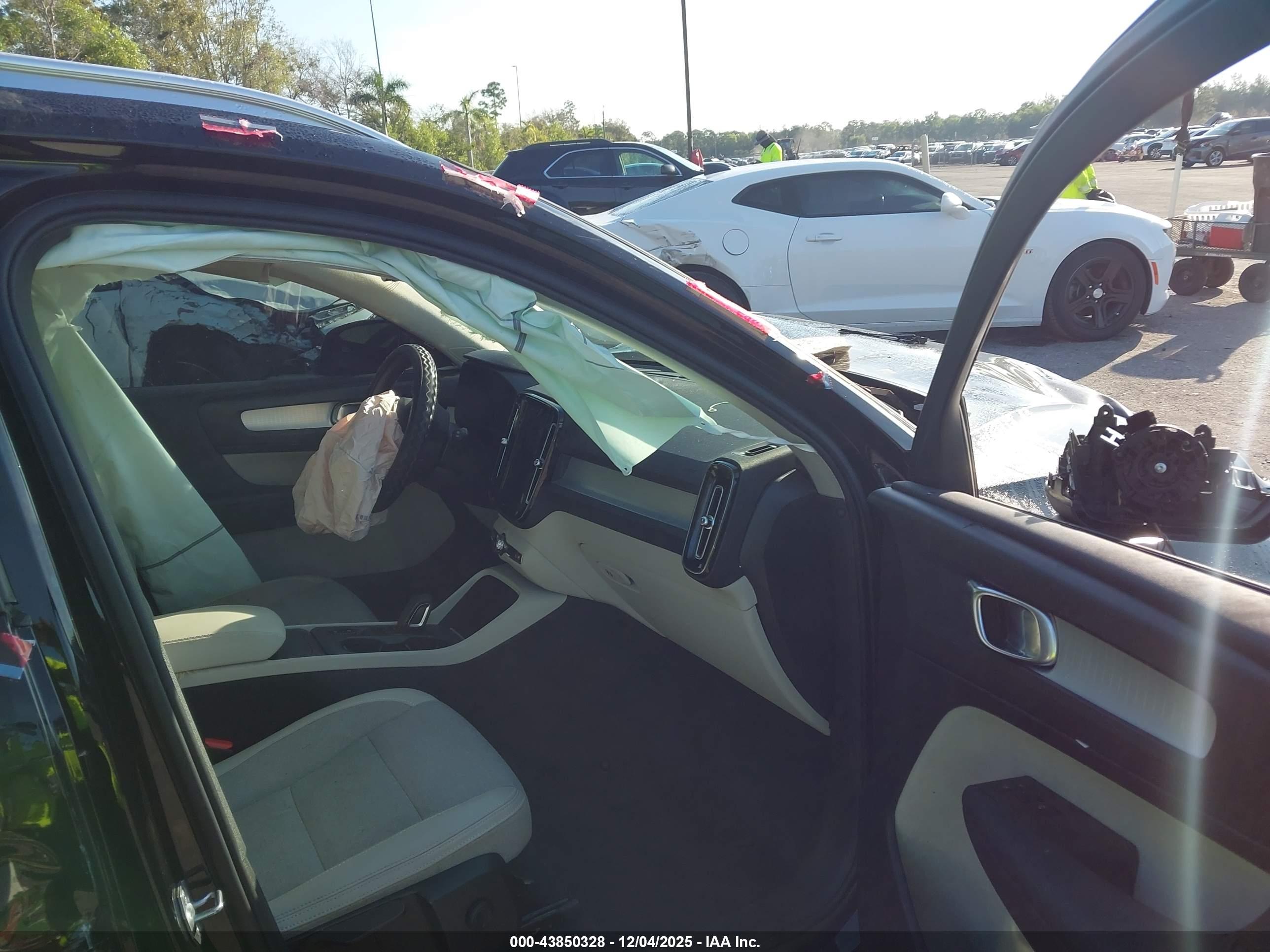 VOLVO XC40 image 5
