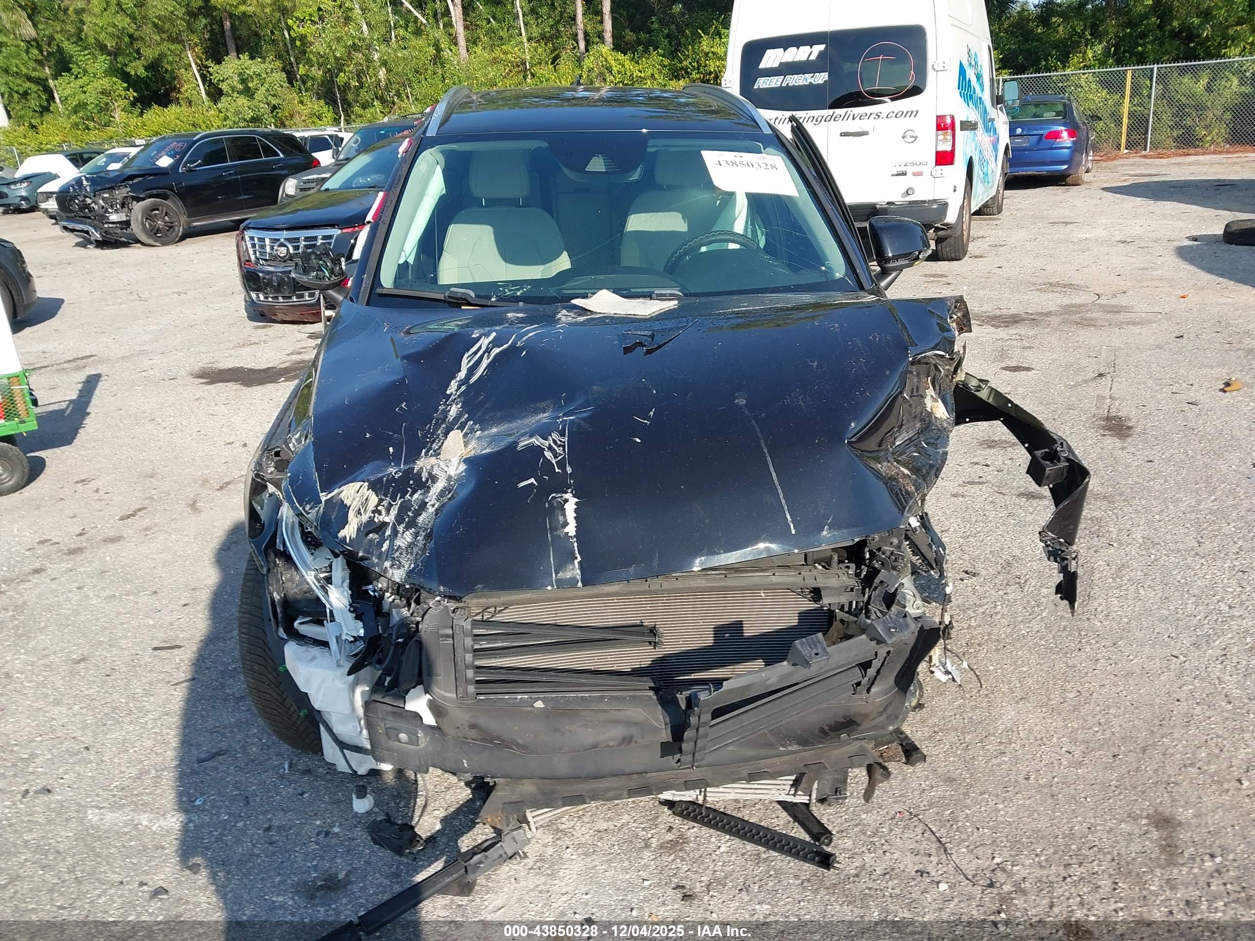 VOLVO XC40 image 6