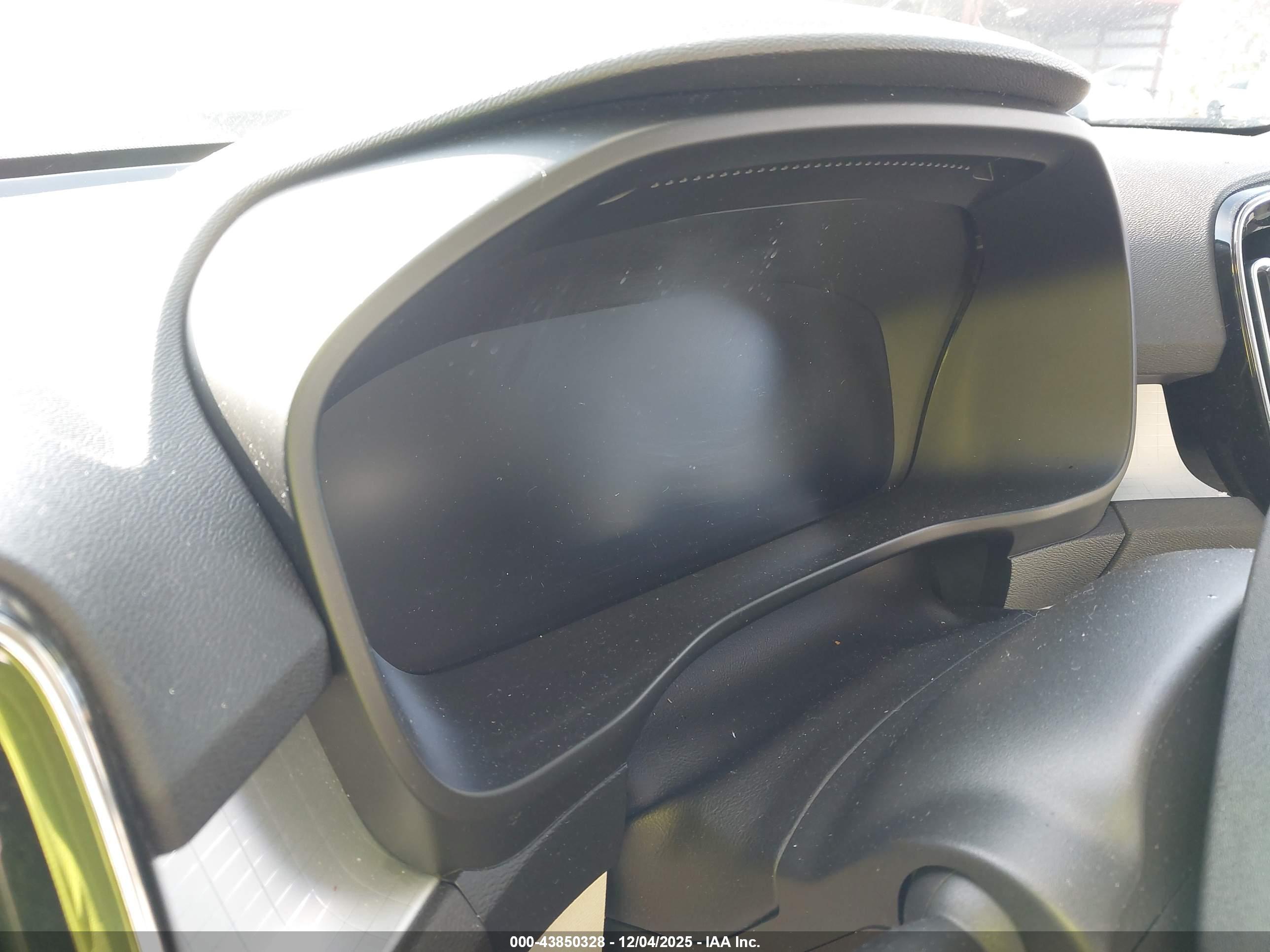 VOLVO XC40 image 7