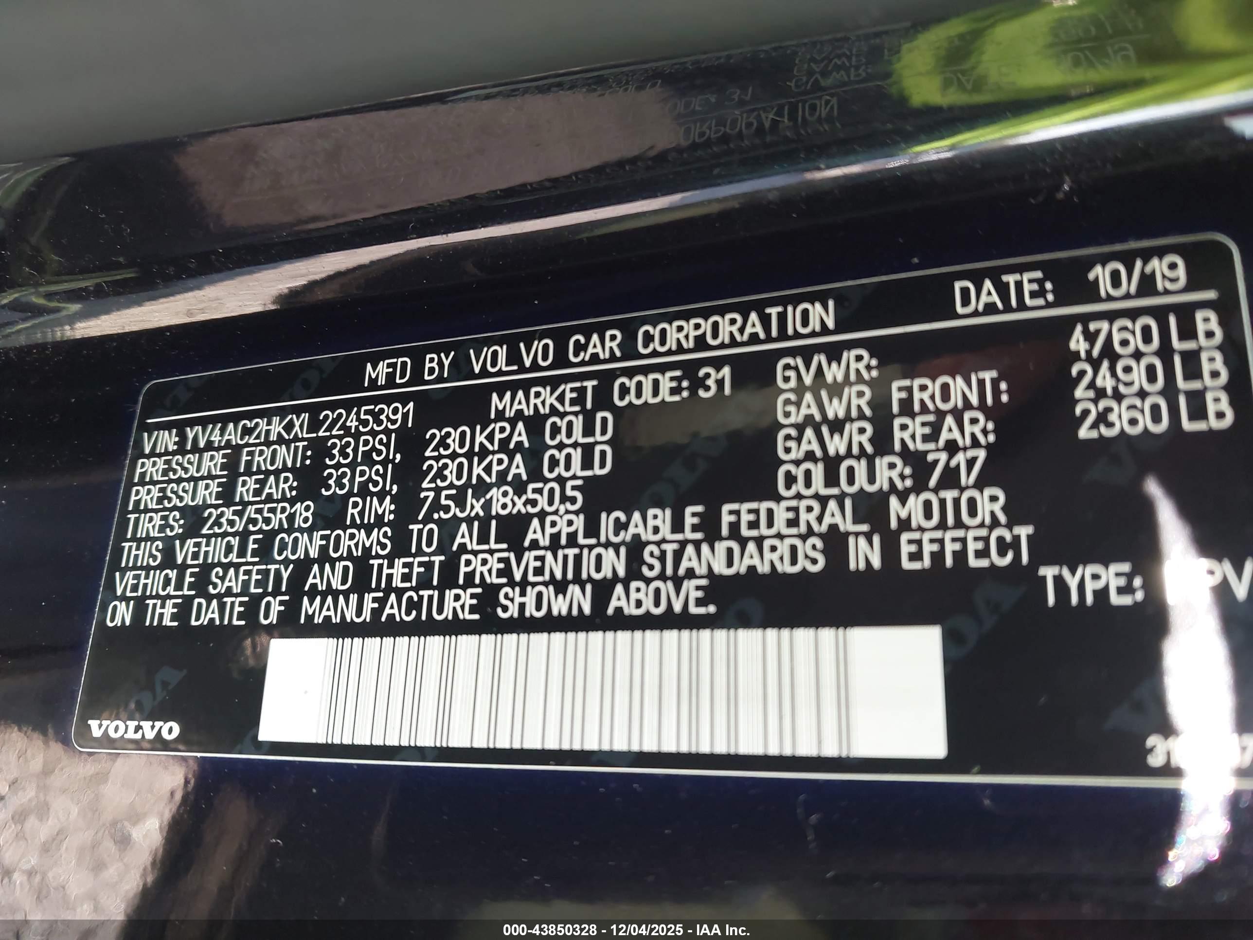 VOLVO XC40 image 9