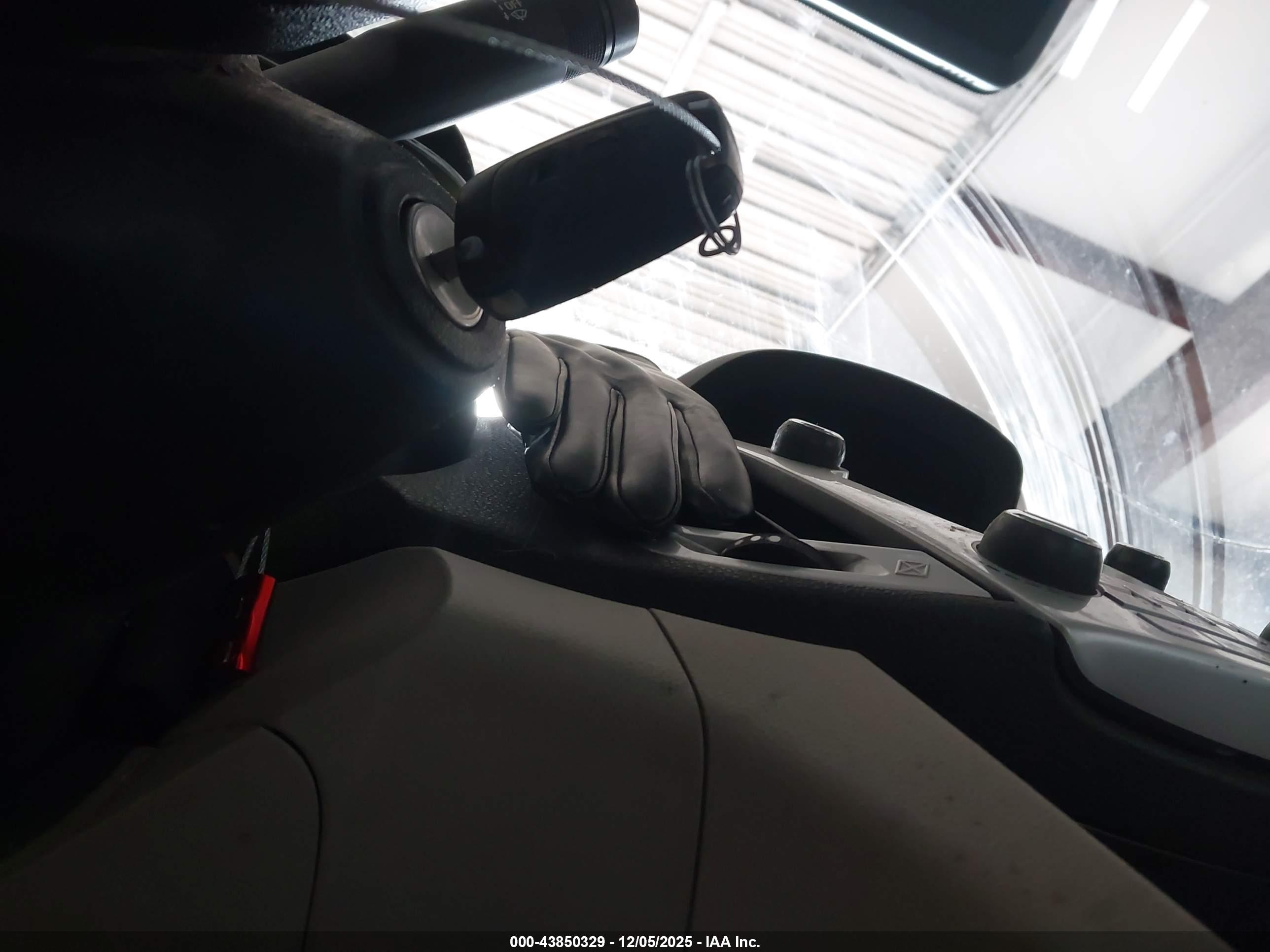 GMC TERRAIN image 11