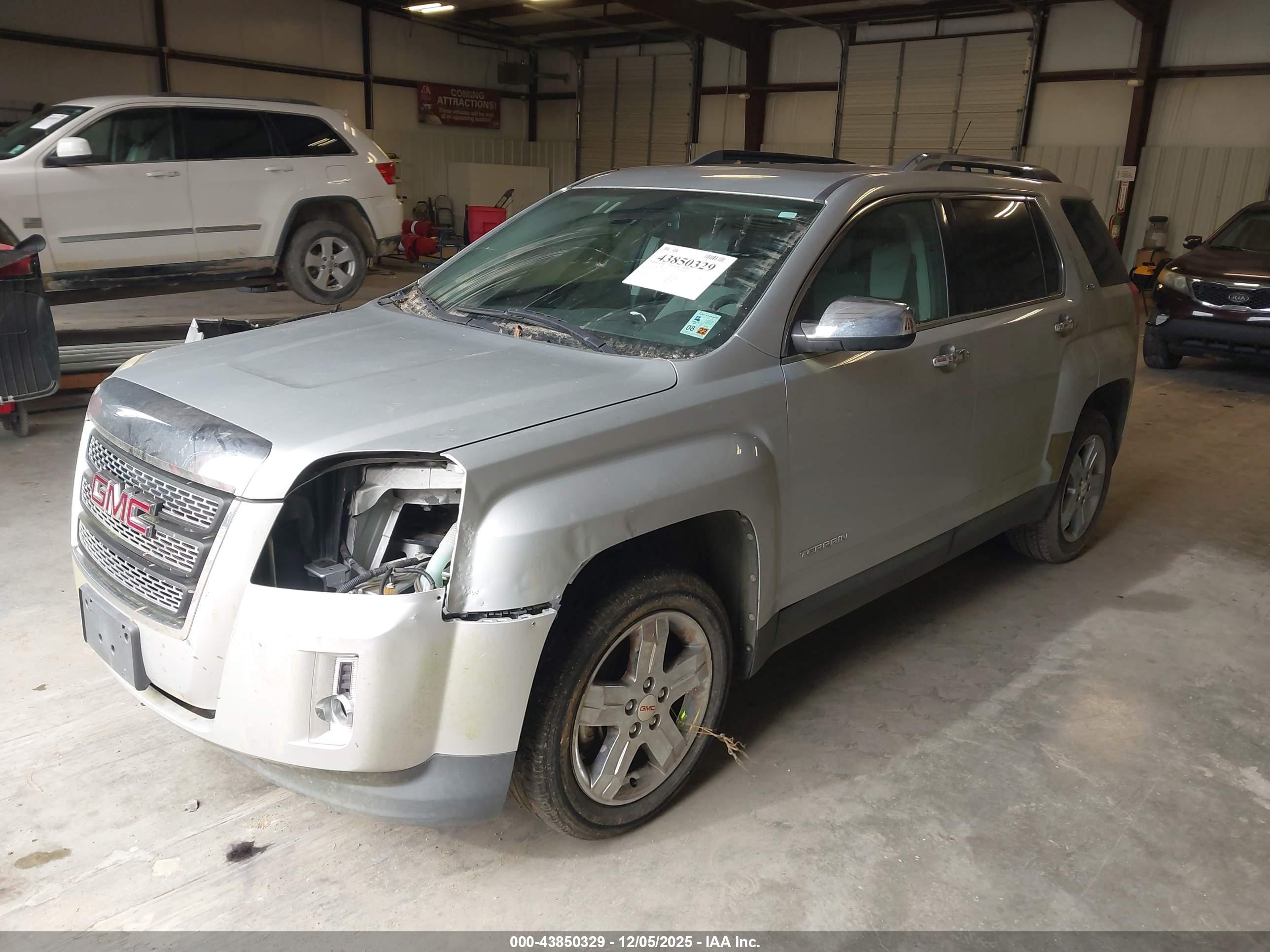 GMC TERRAIN image 2