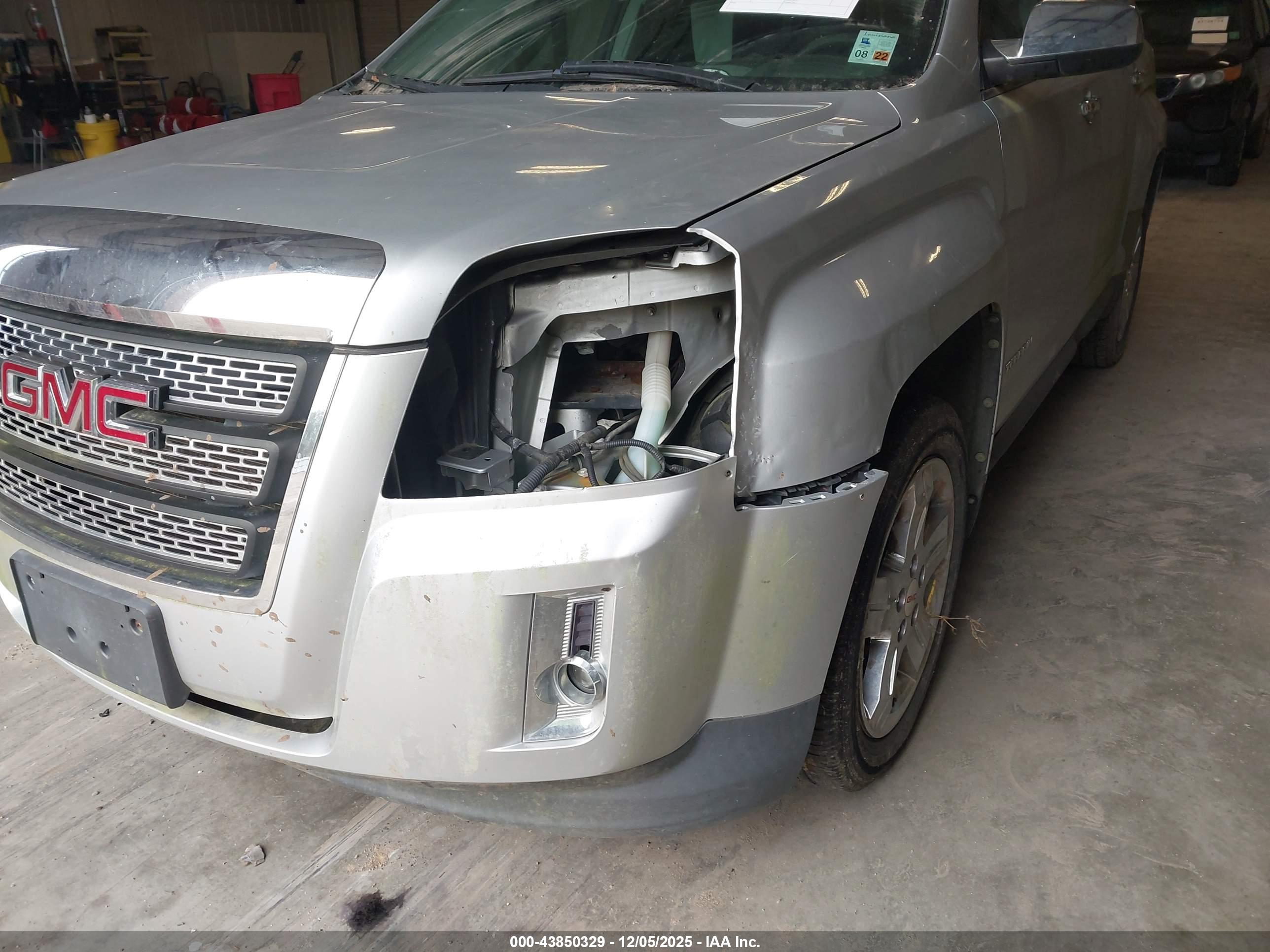 GMC TERRAIN image 6