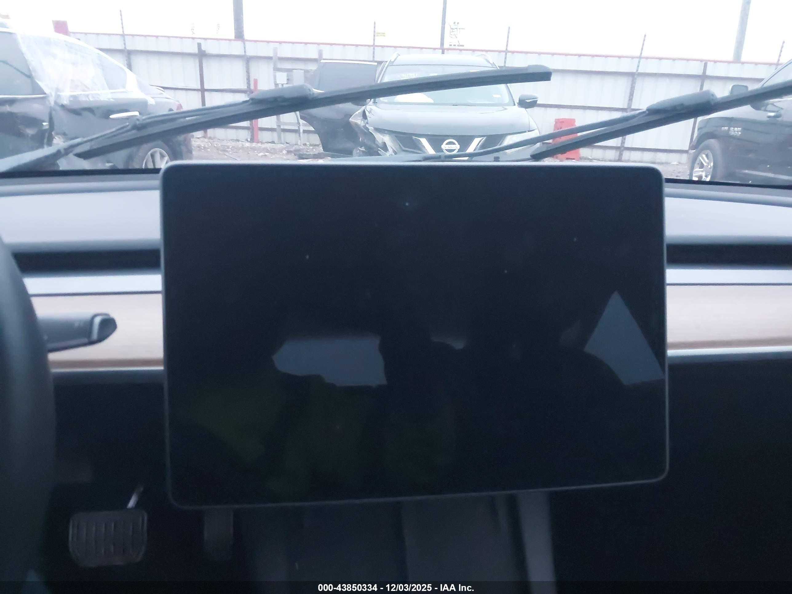 TESLA MODEL image 7