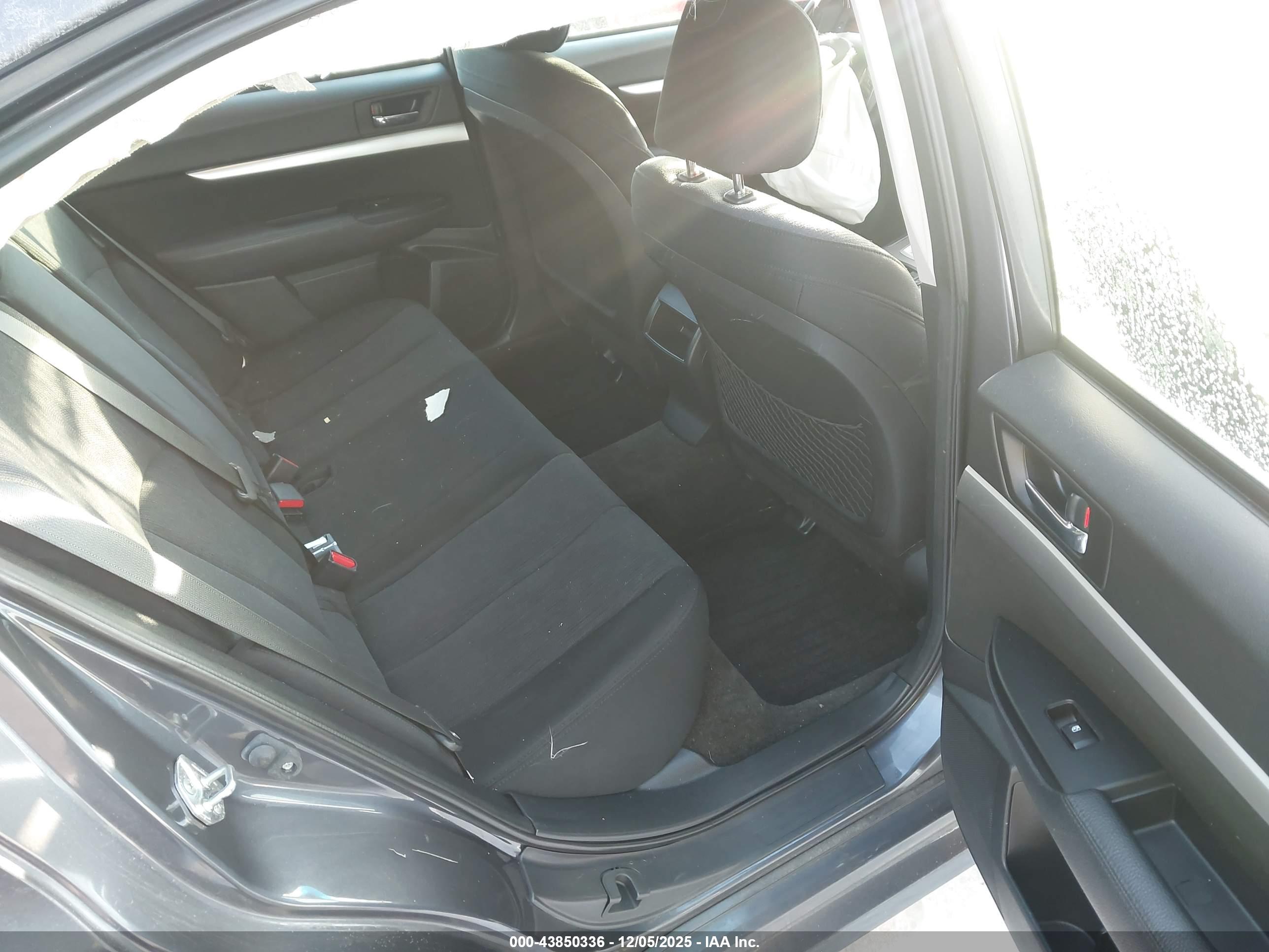 SUBARU LEGACY image 8