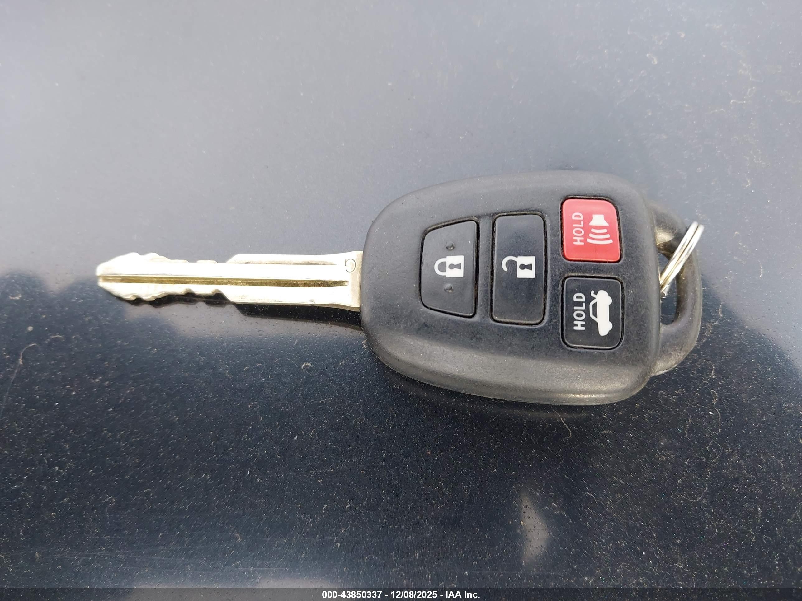 TOYOTA CAMRY image 11