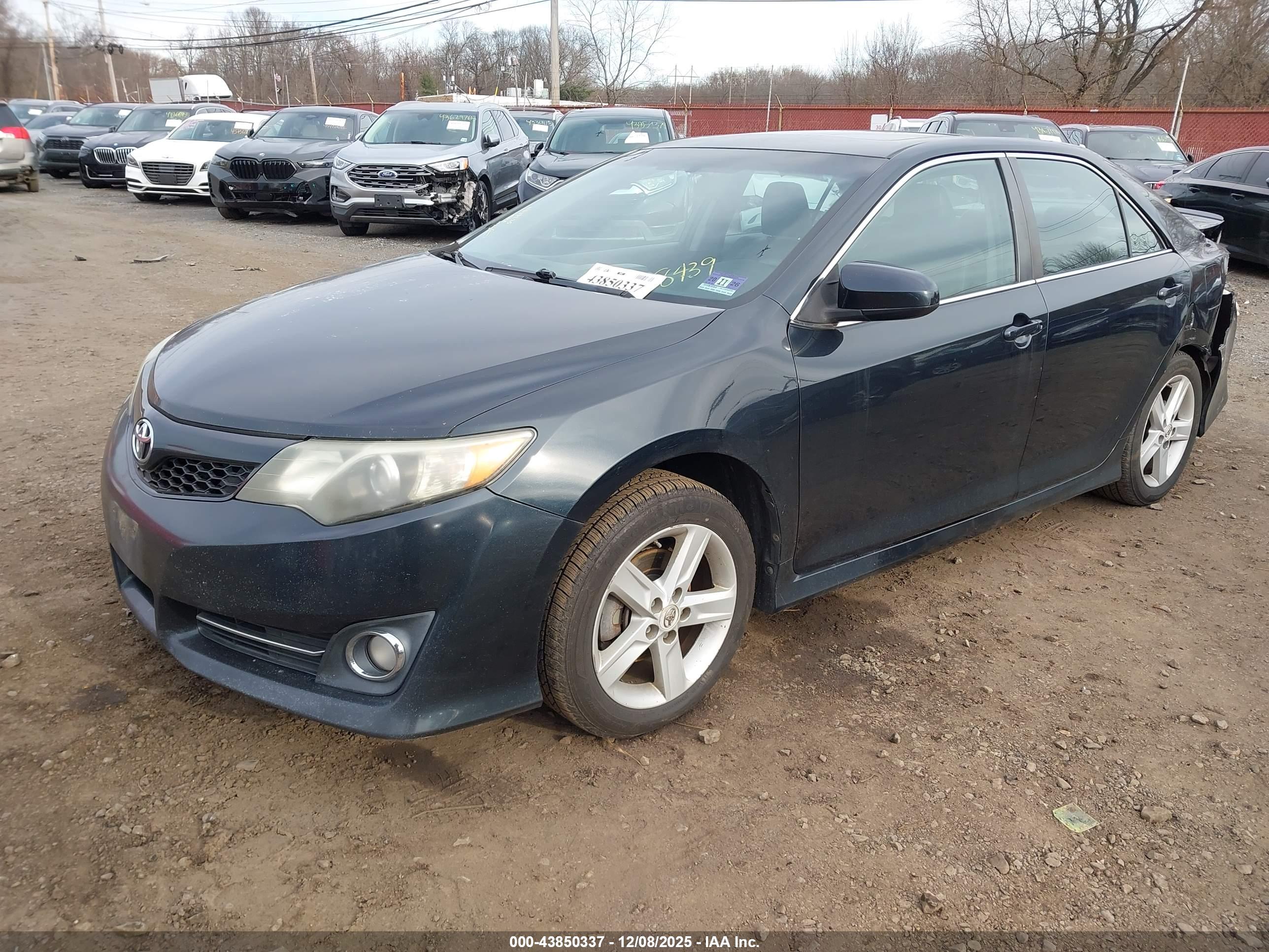 TOYOTA CAMRY image 2