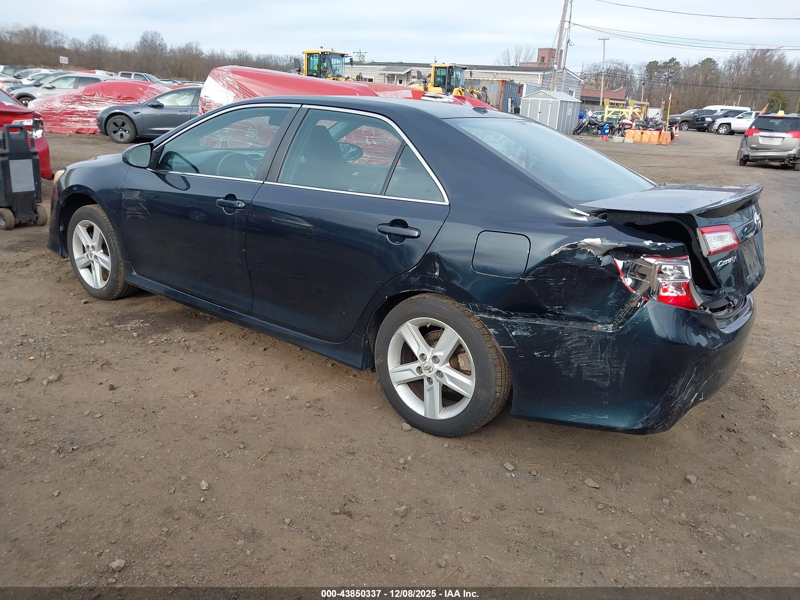 TOYOTA CAMRY image 3