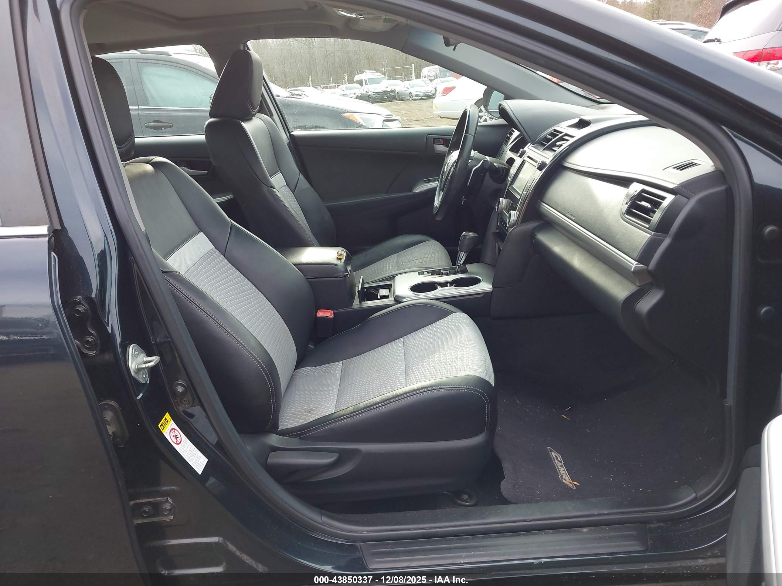 TOYOTA CAMRY image 5
