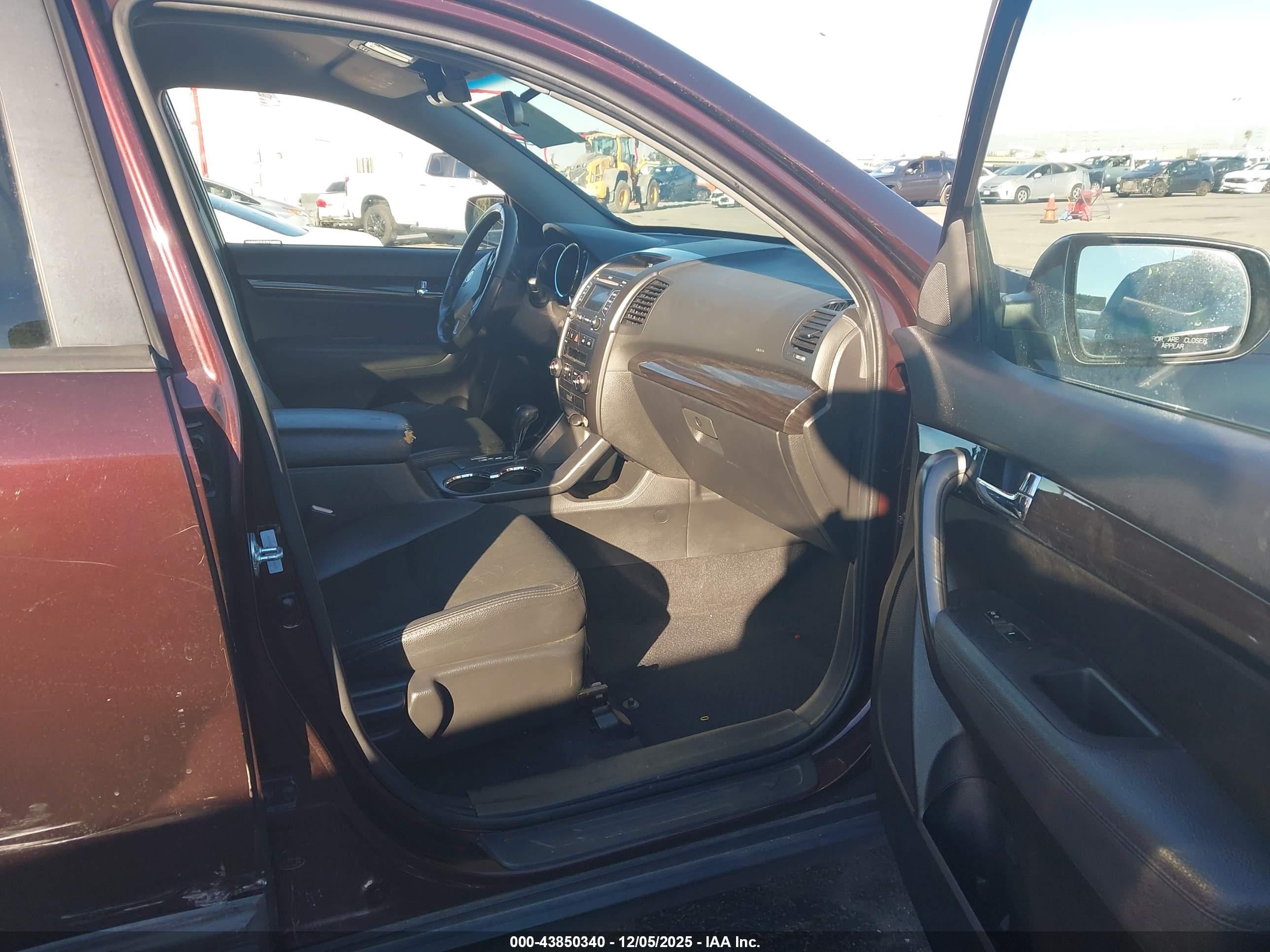 KIA SORENTO image 5