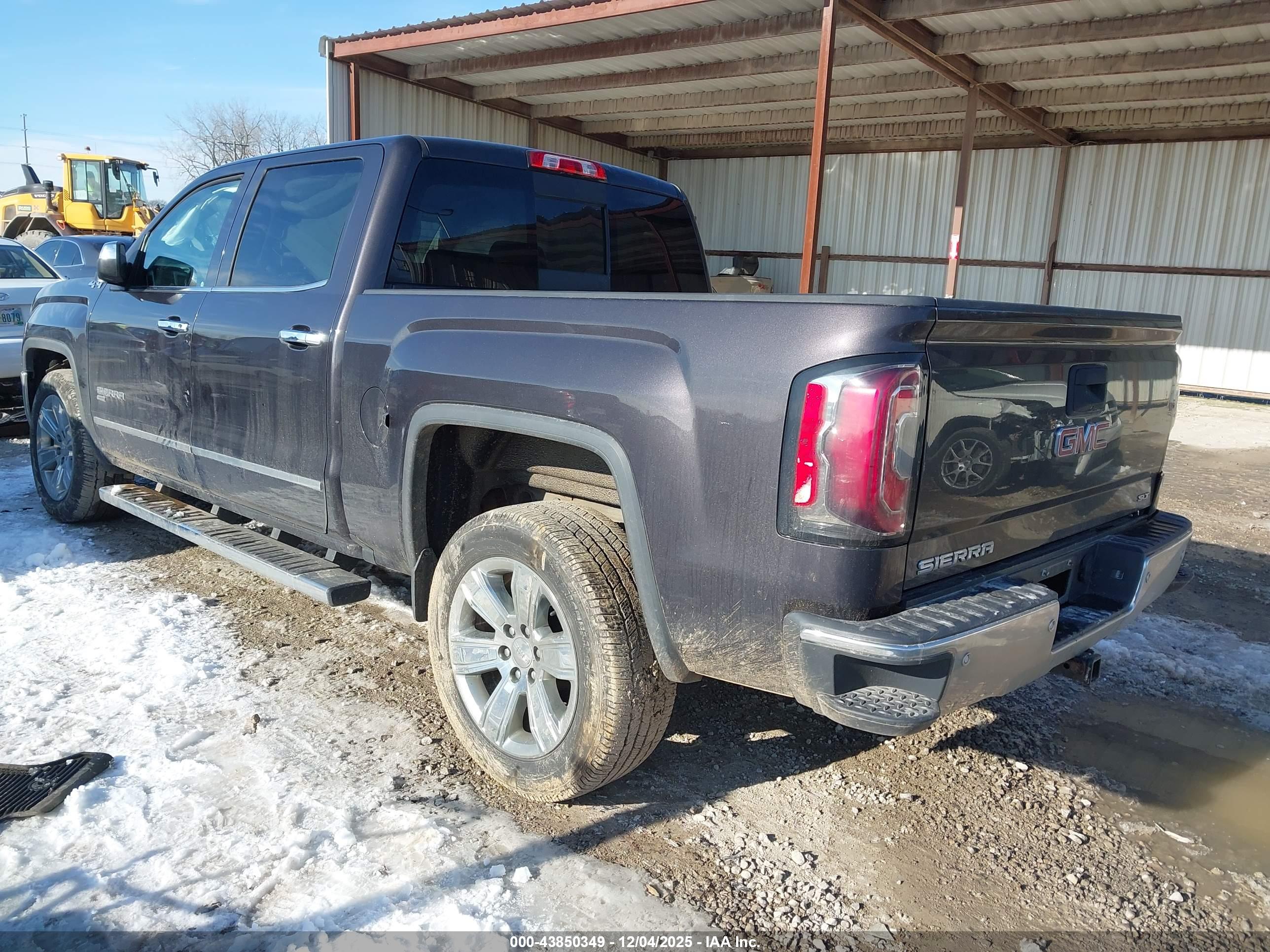 GMC SIERRA image 3