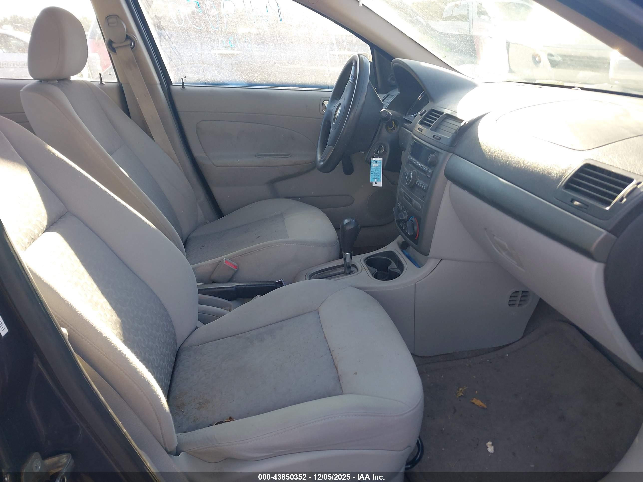 CHEVROLET COBALT image 5