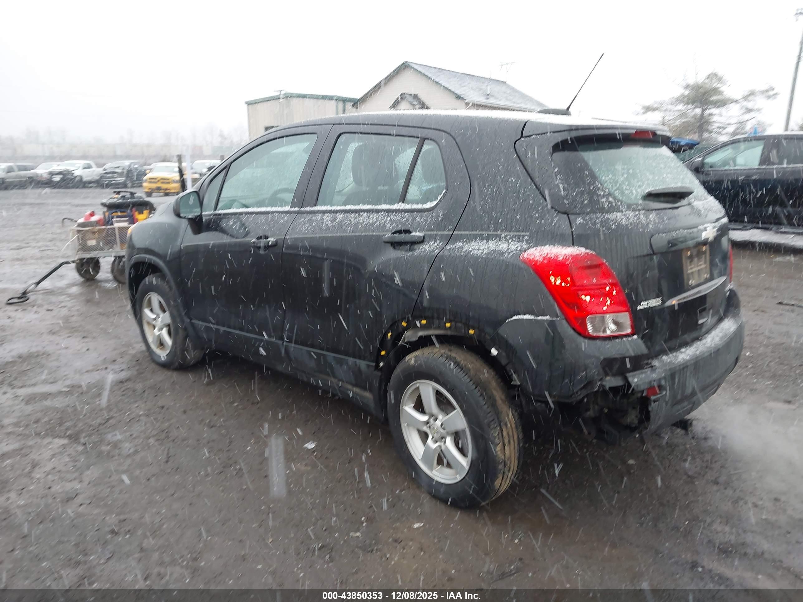 CHEVROLET TRAX image 3