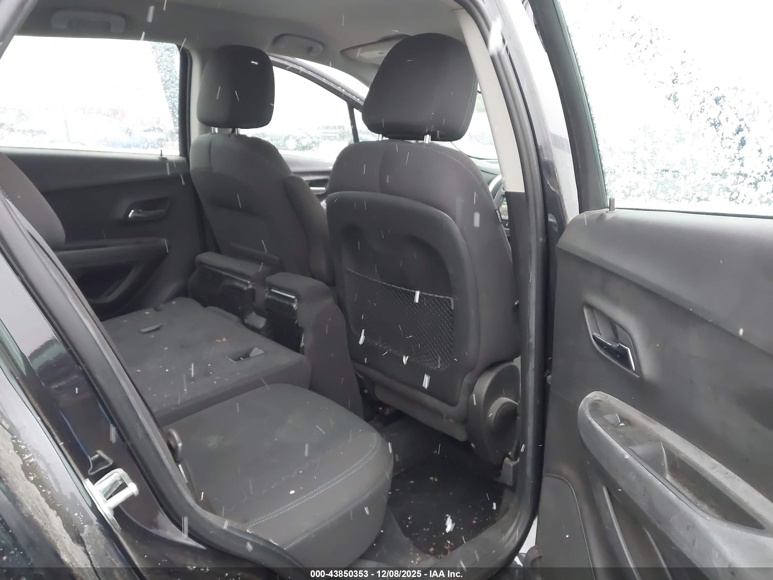 CHEVROLET TRAX image 8