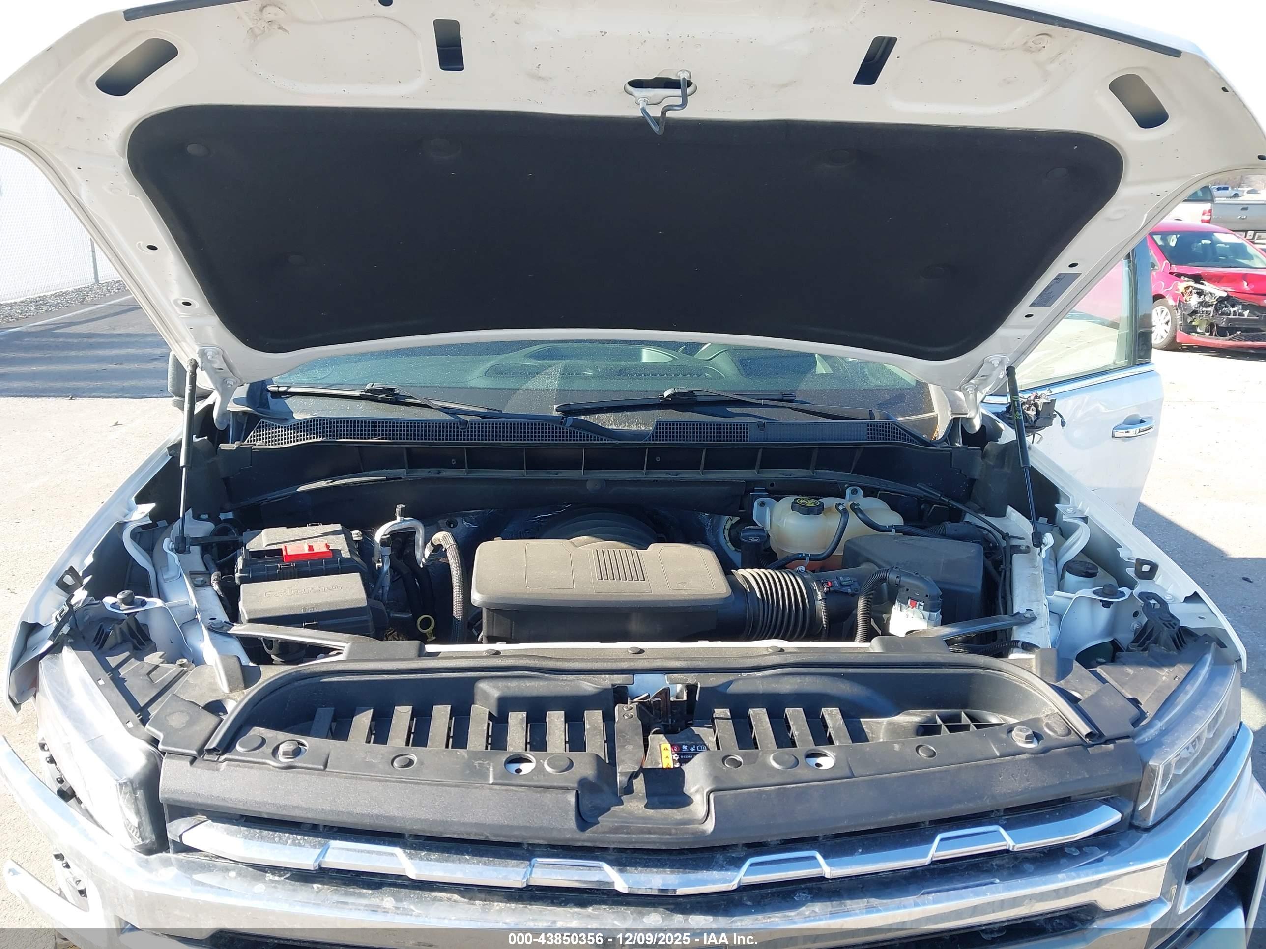CHEVROLET SILVERADO image 10