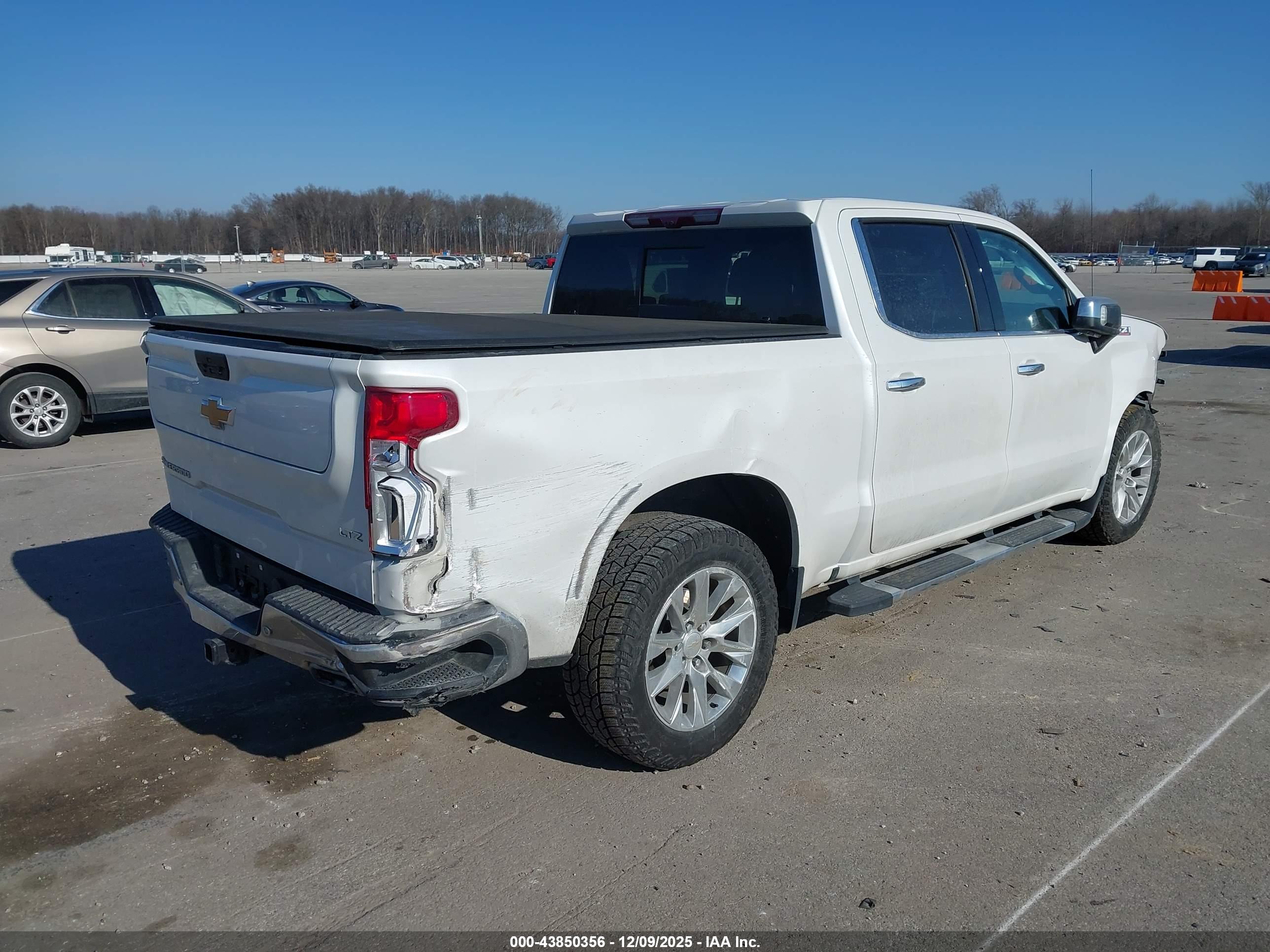 CHEVROLET SILVERADO image 4