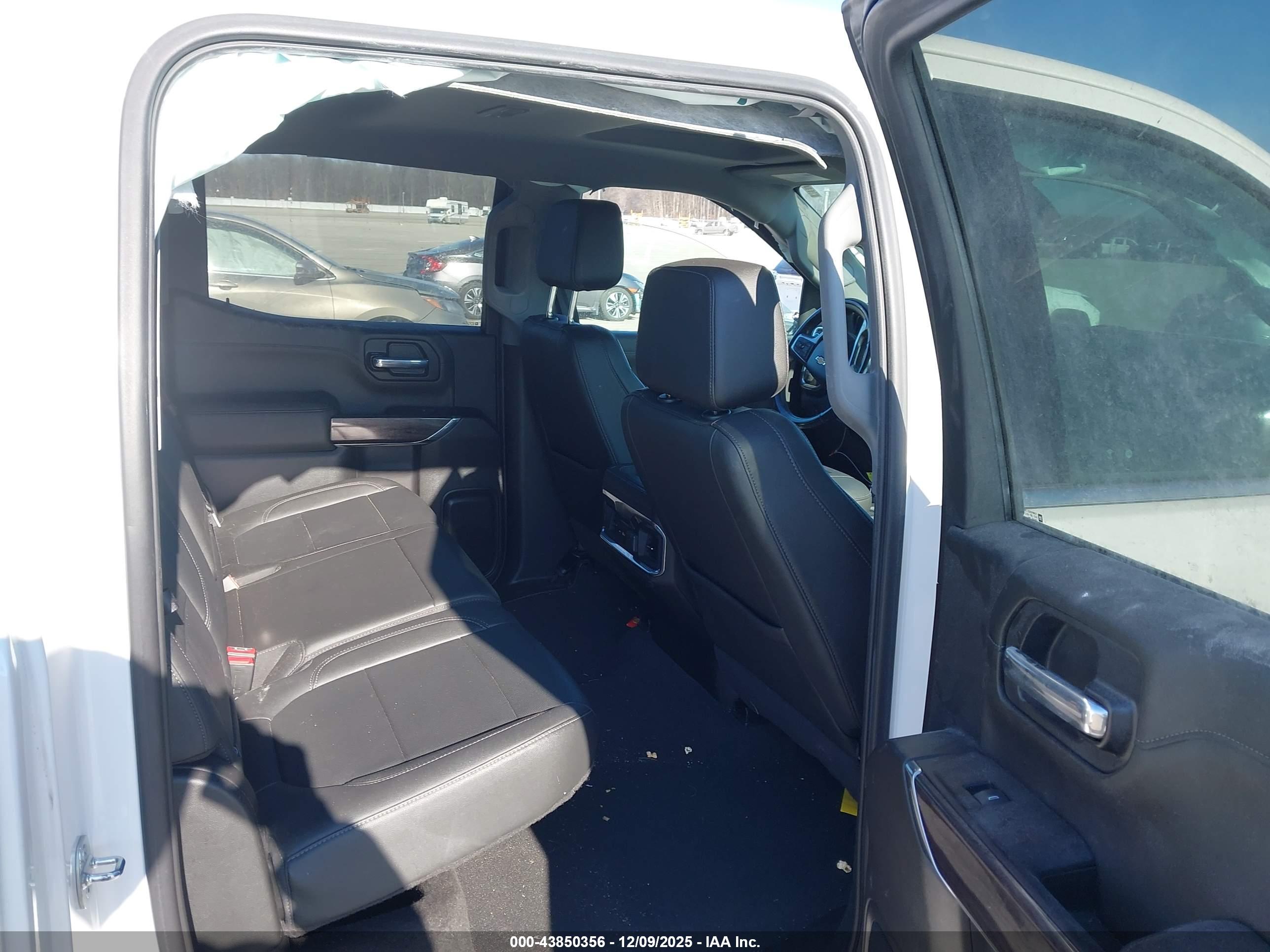 CHEVROLET SILVERADO image 8