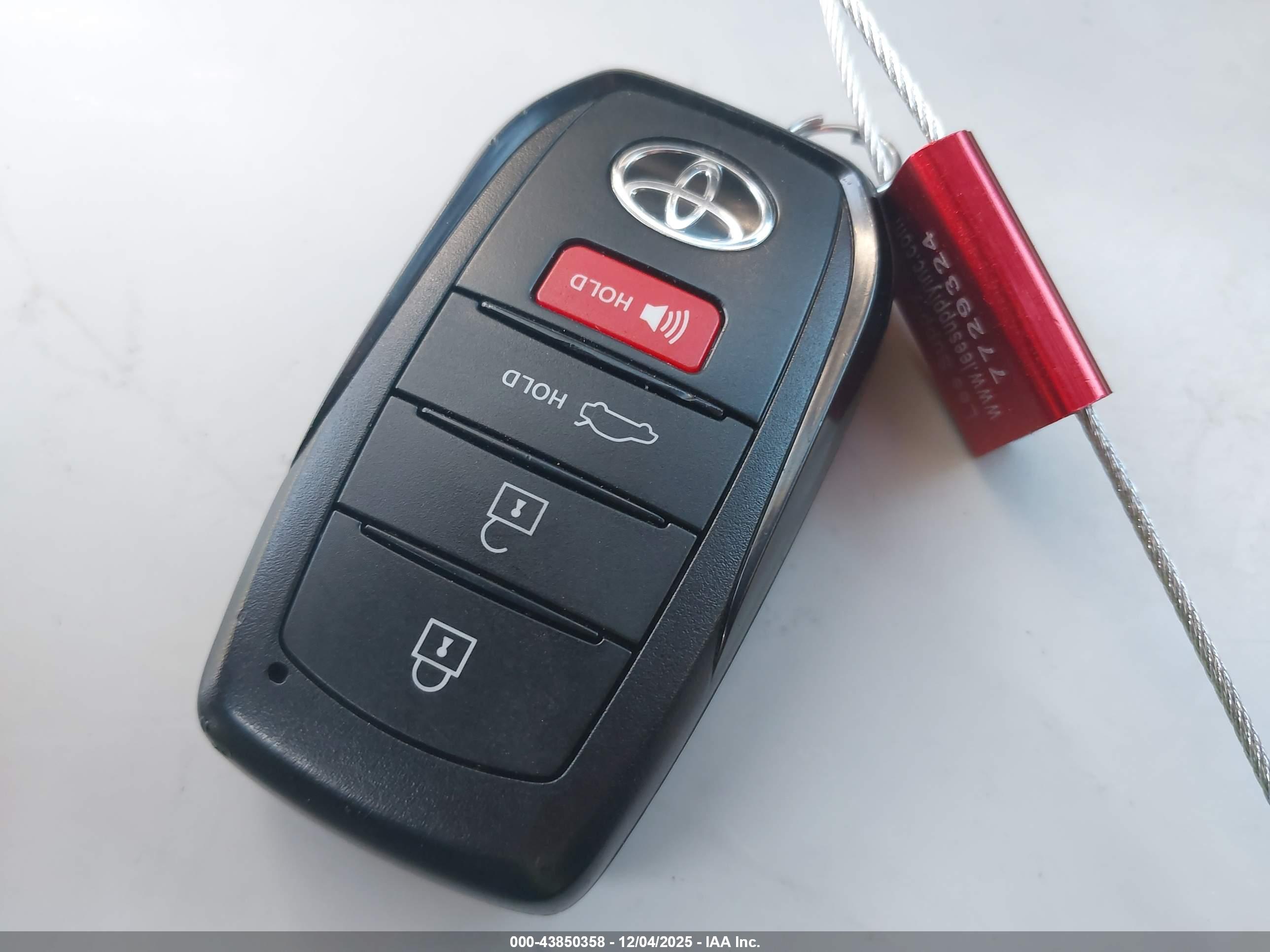 TOYOTA CAMRY image 11