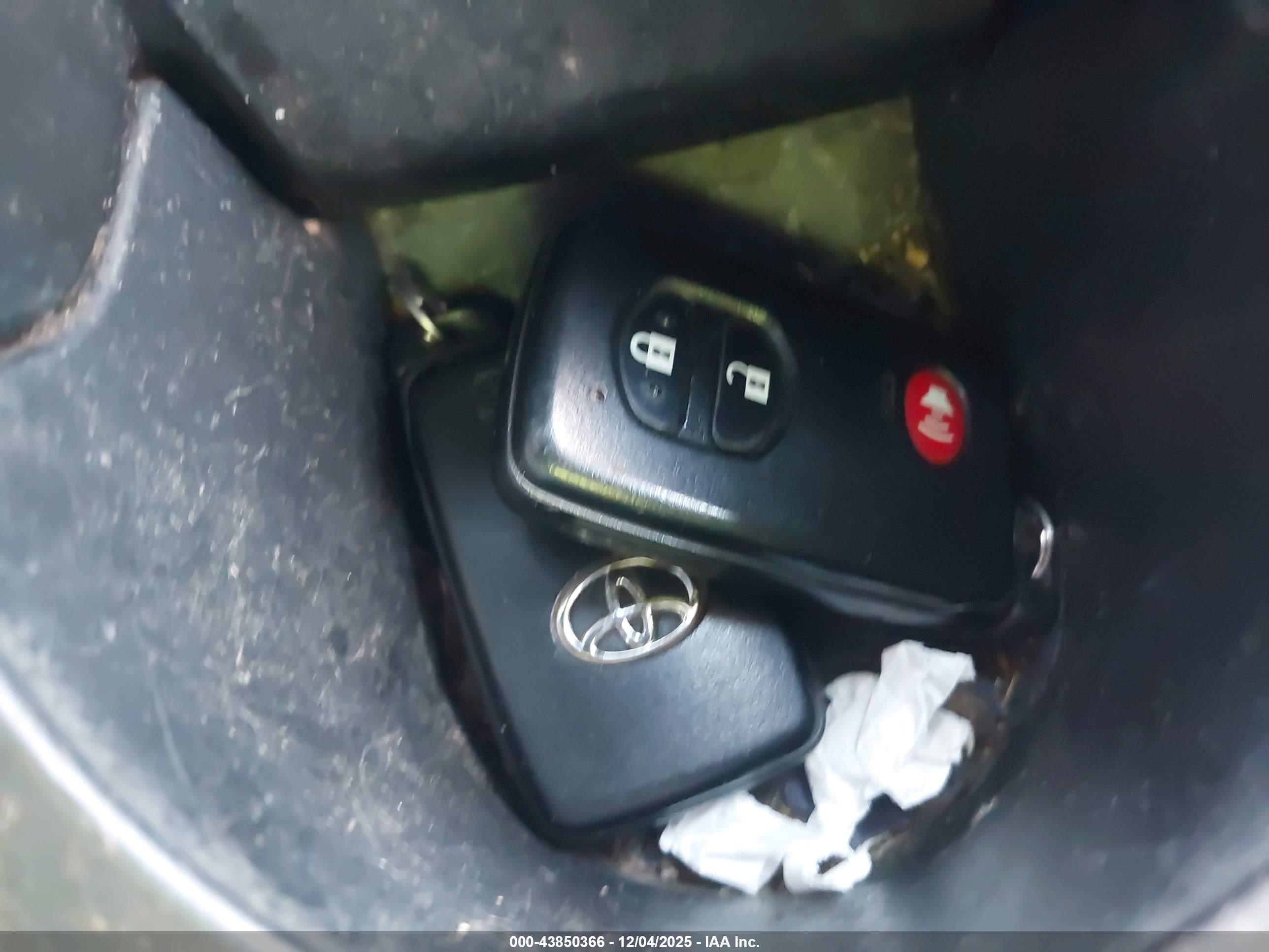 TOYOTA PRIUS image 11