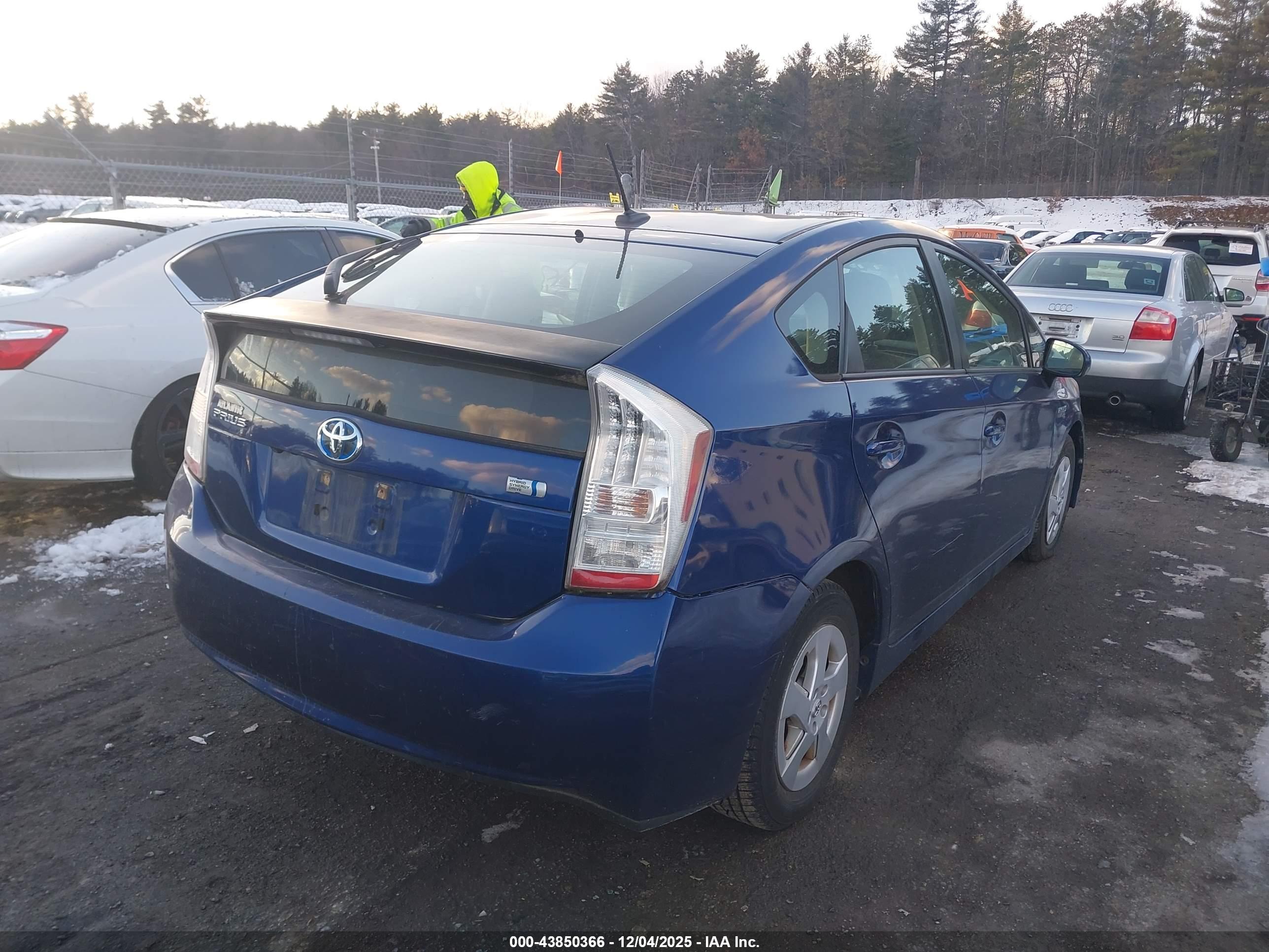 TOYOTA PRIUS image 4