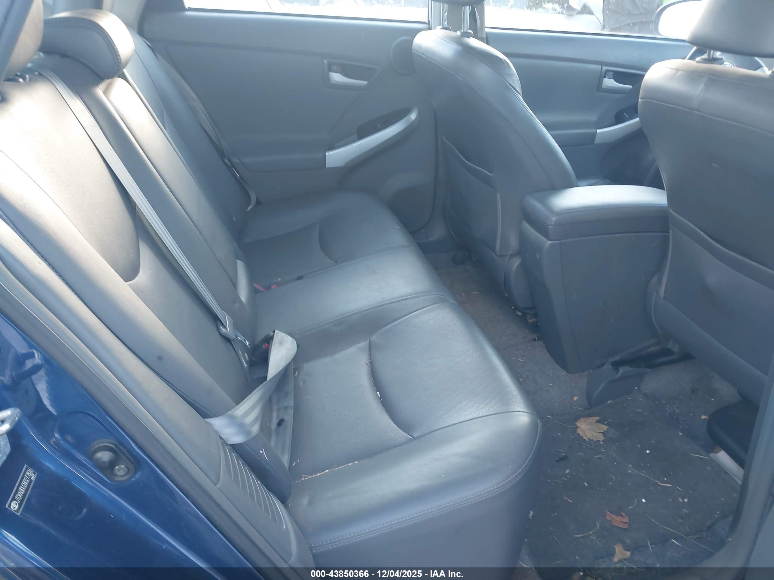 TOYOTA PRIUS image 8