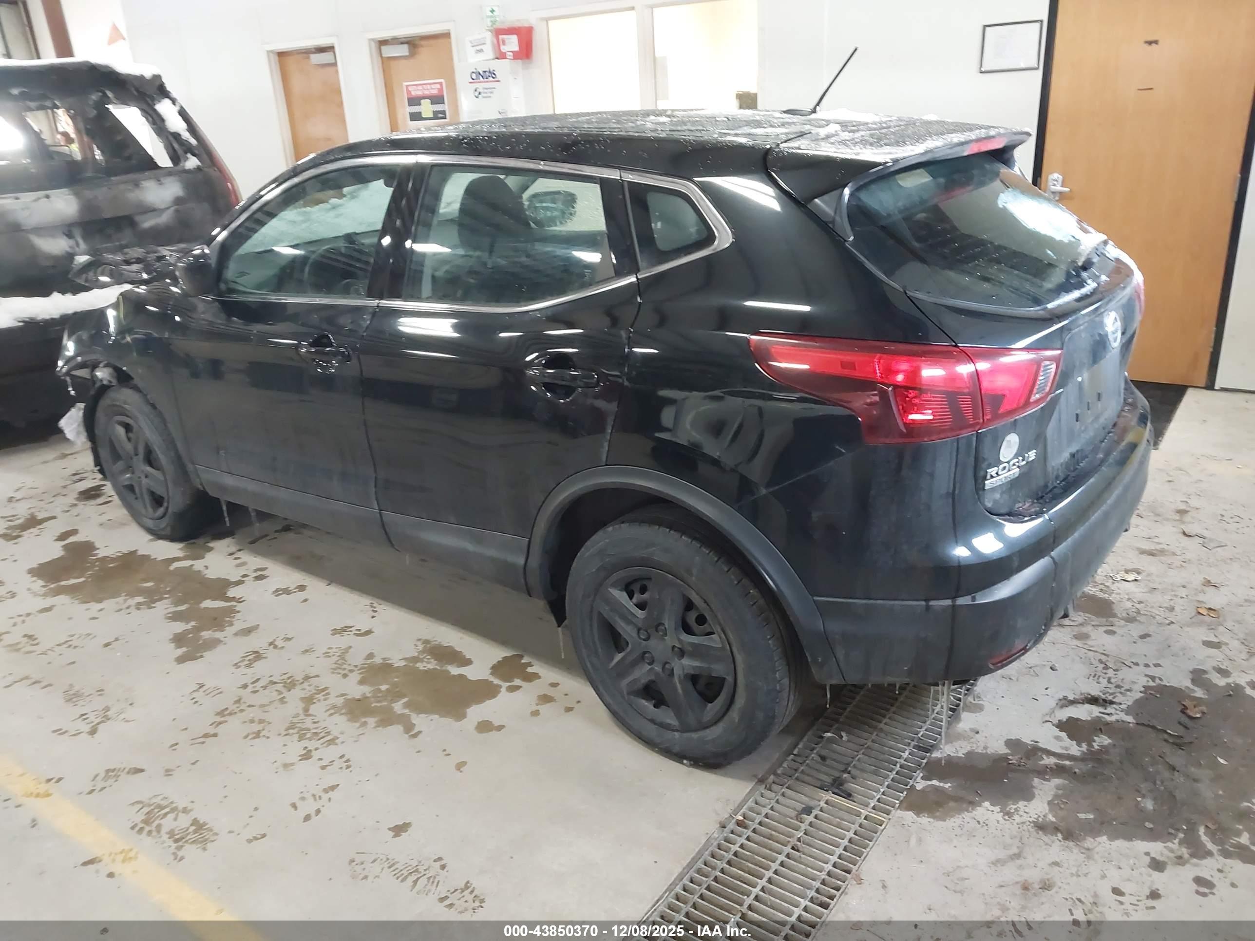 NISSAN ROGUE image 3