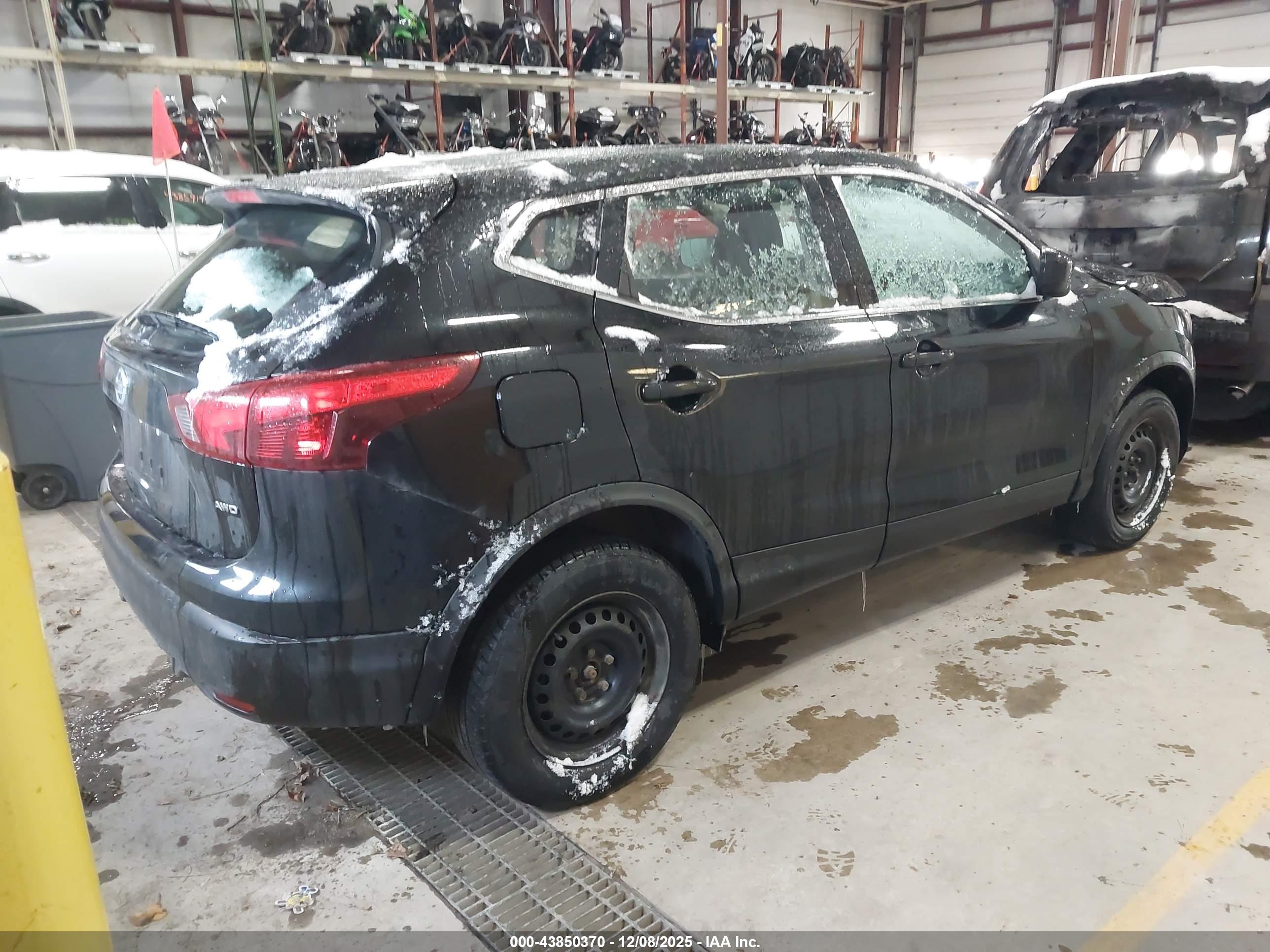 NISSAN ROGUE image 4
