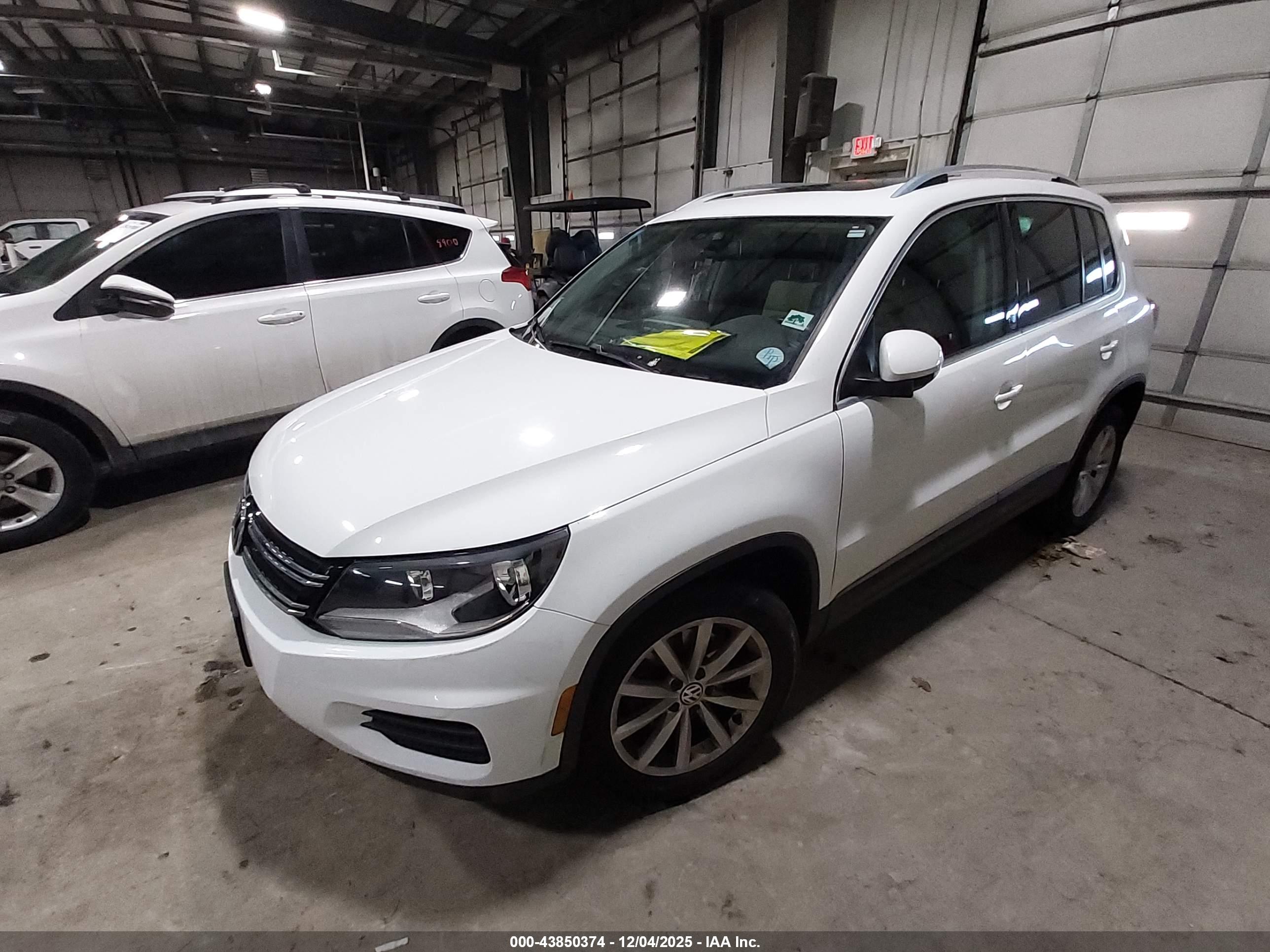 VOLKSWAGEN TIGUAN image 2