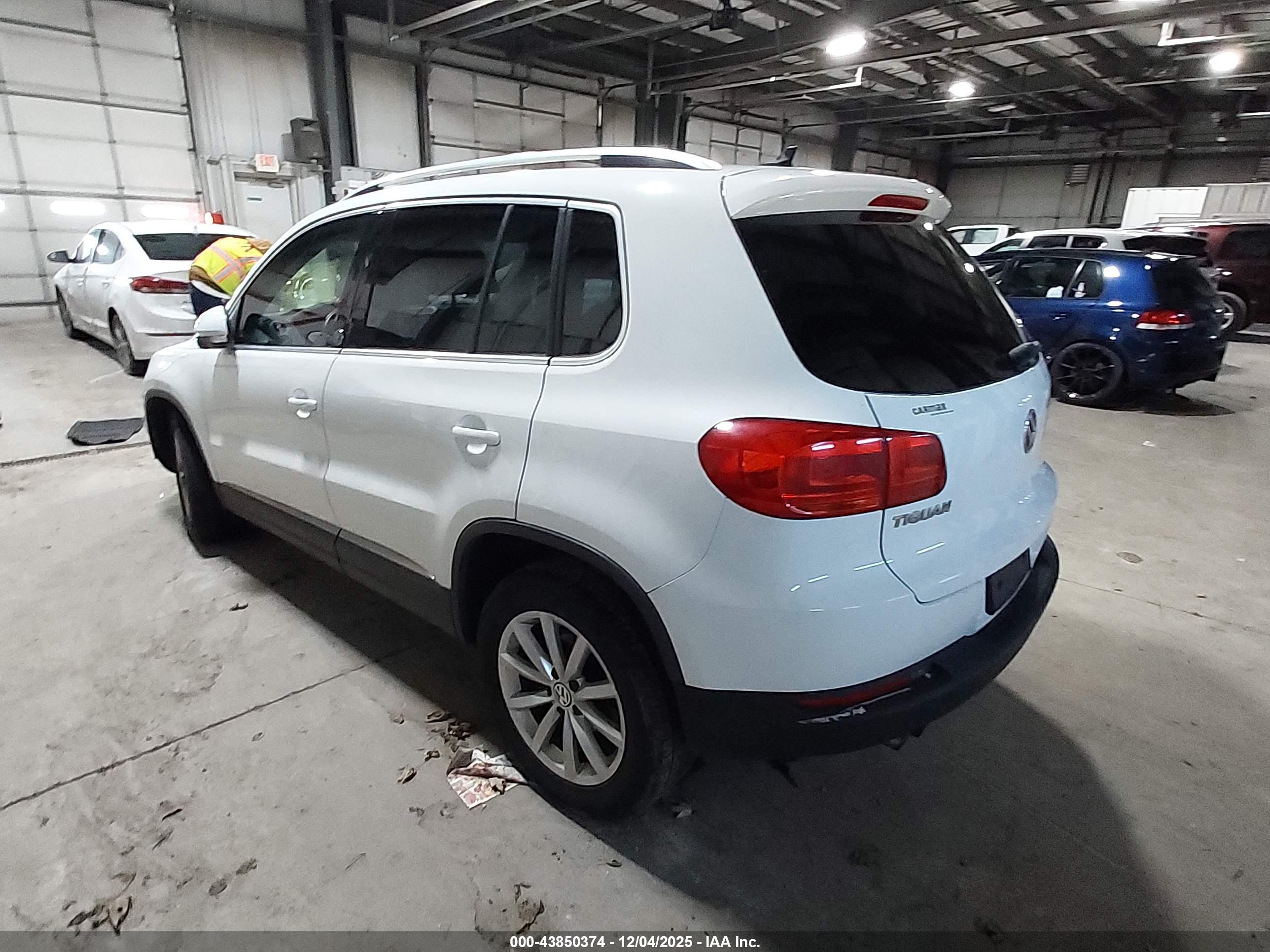 VOLKSWAGEN TIGUAN image 3
