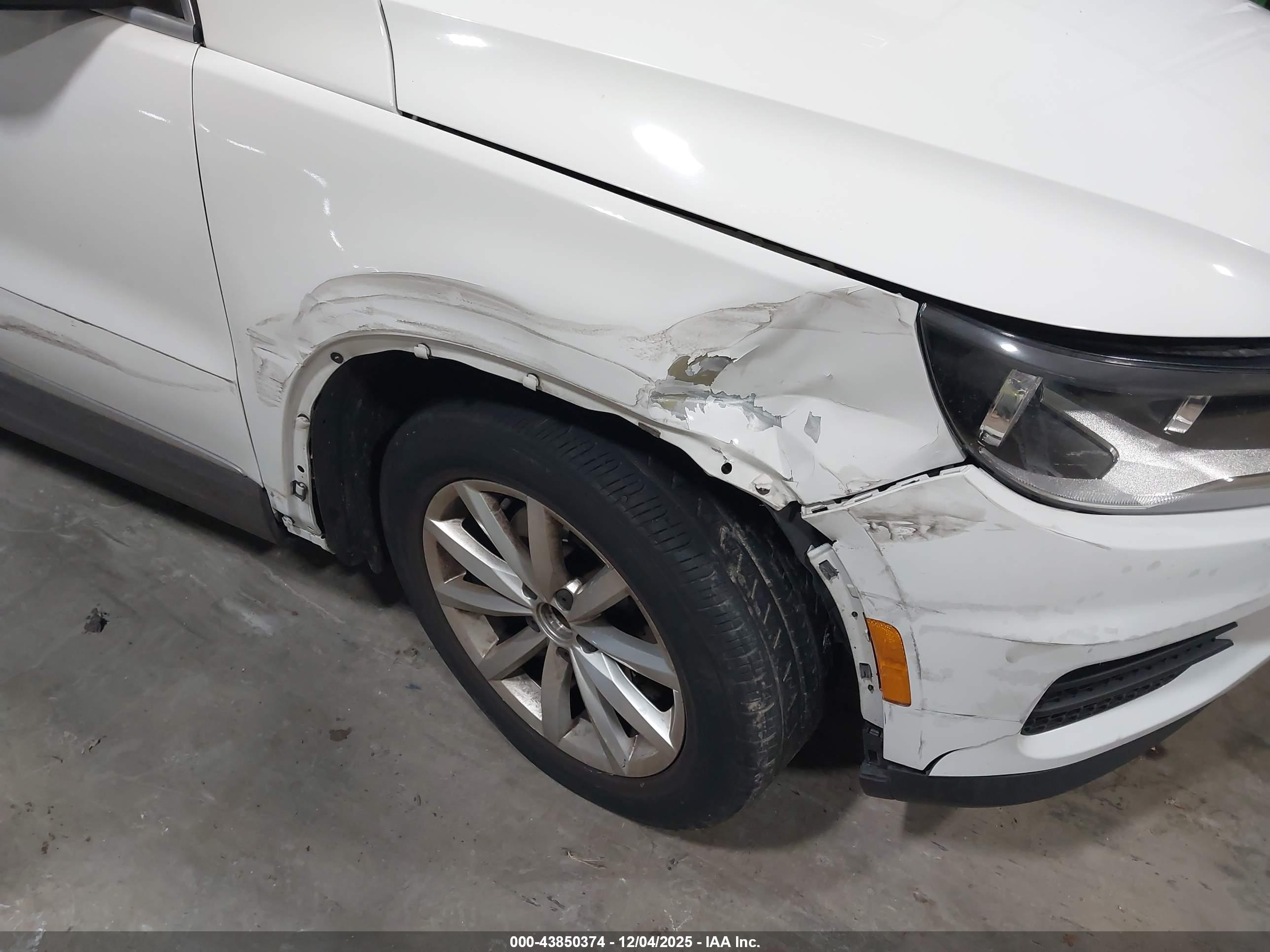 VOLKSWAGEN TIGUAN image 6
