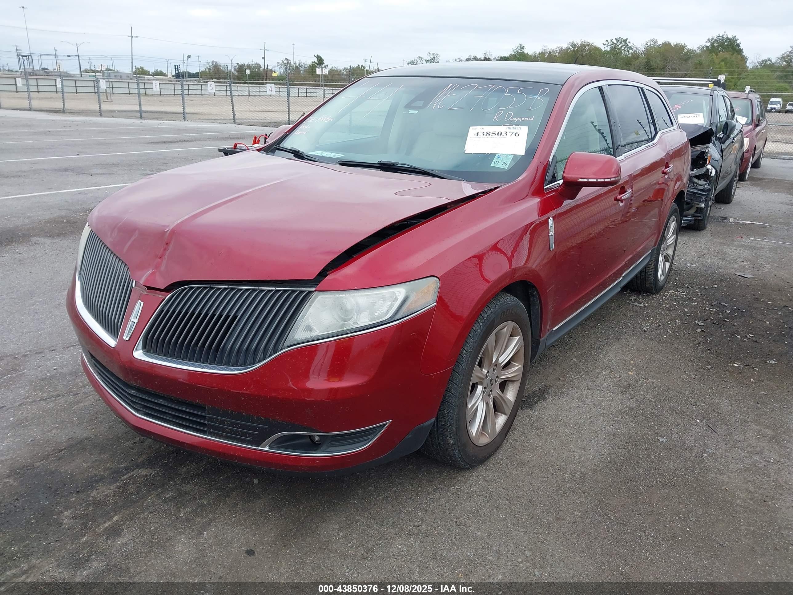 LINCOLN MKT image 2