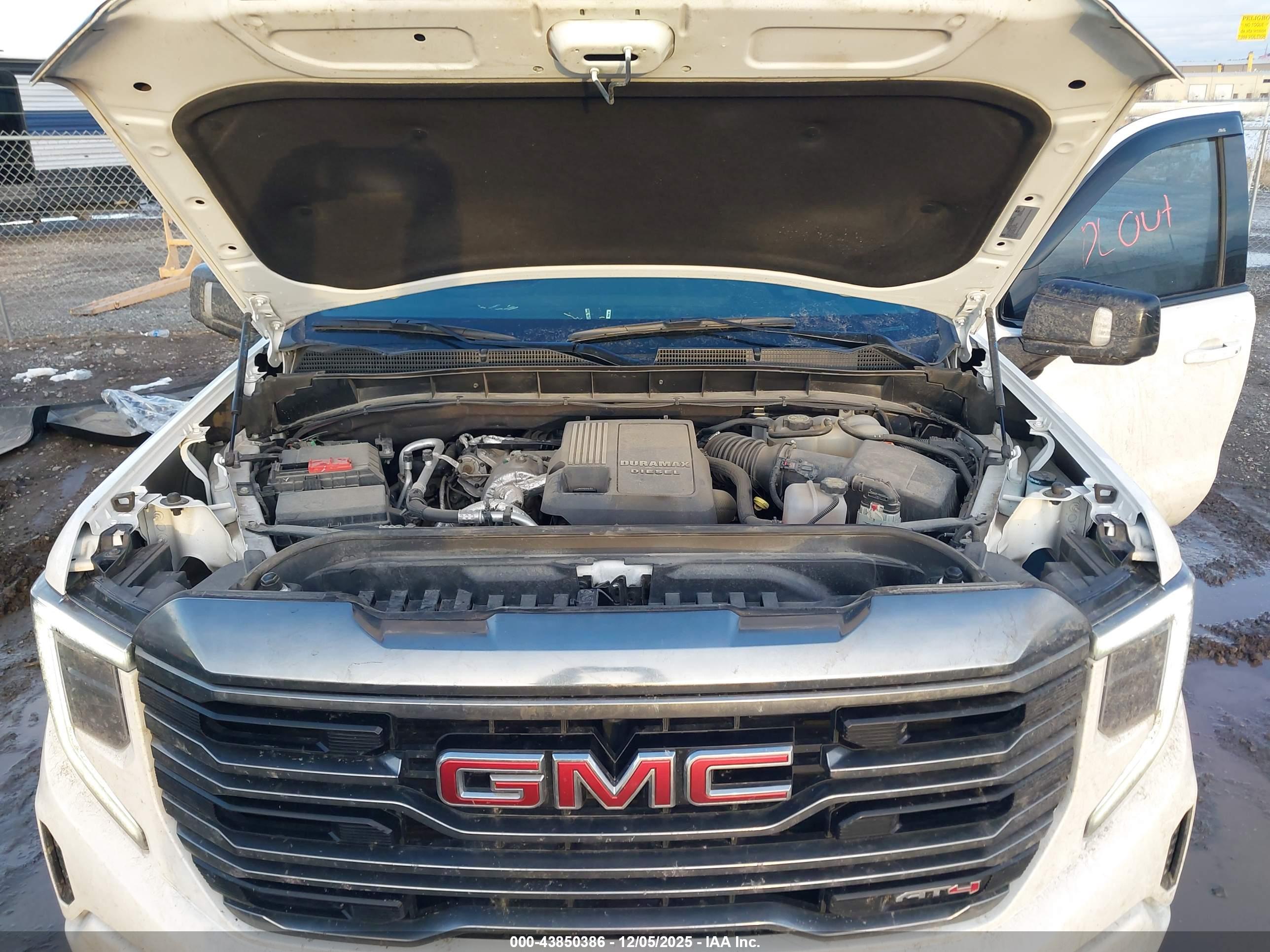 GMC SIERRA image 10
