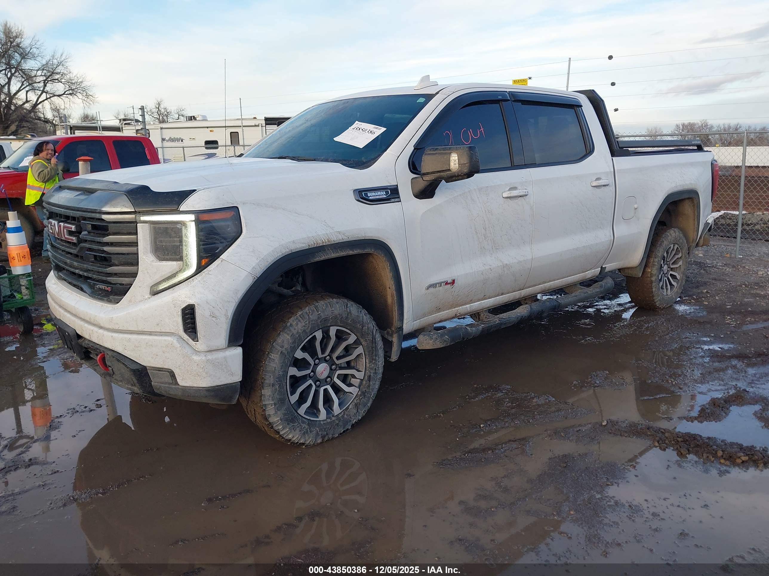 GMC SIERRA image 2