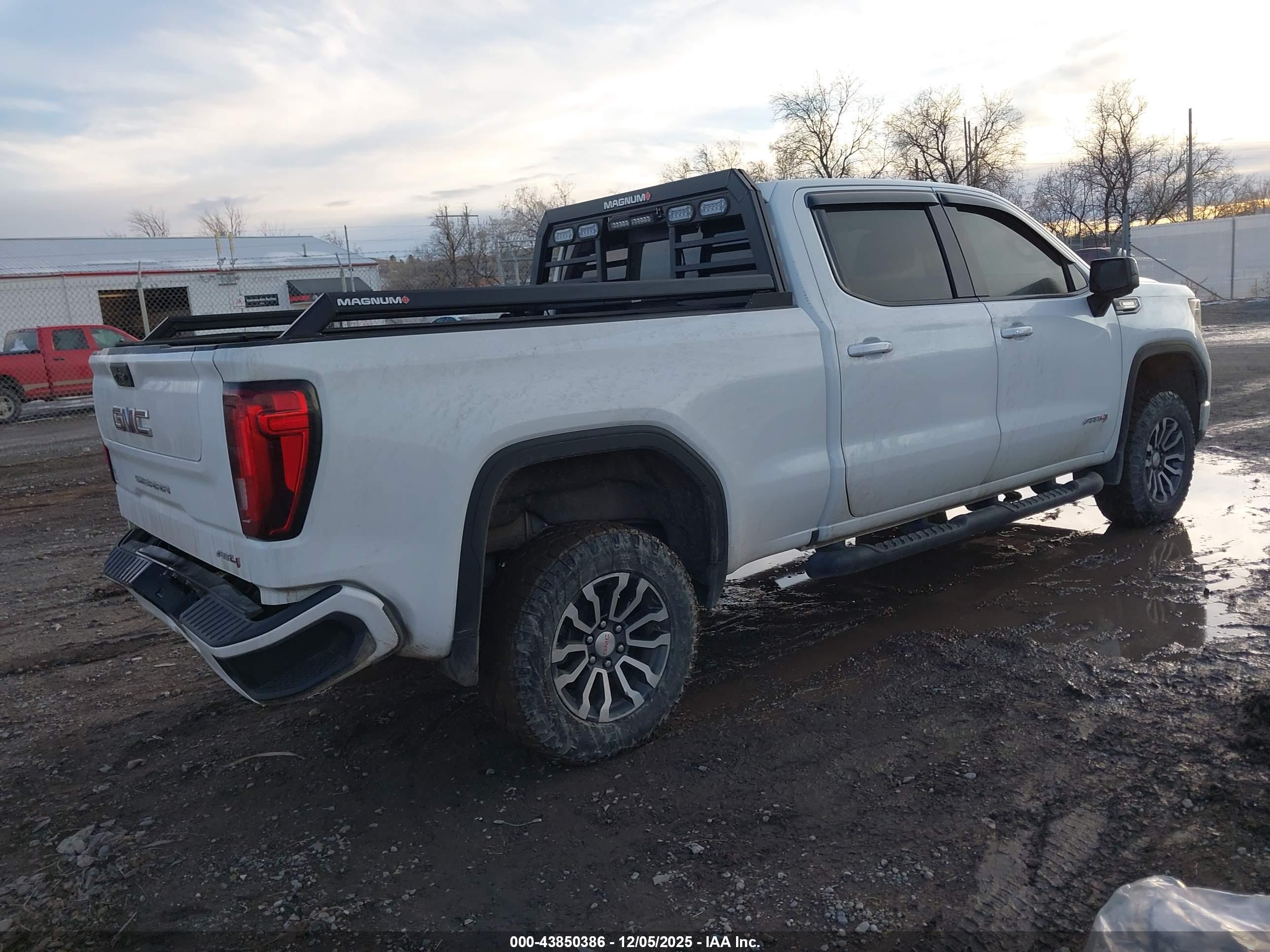 GMC SIERRA image 4
