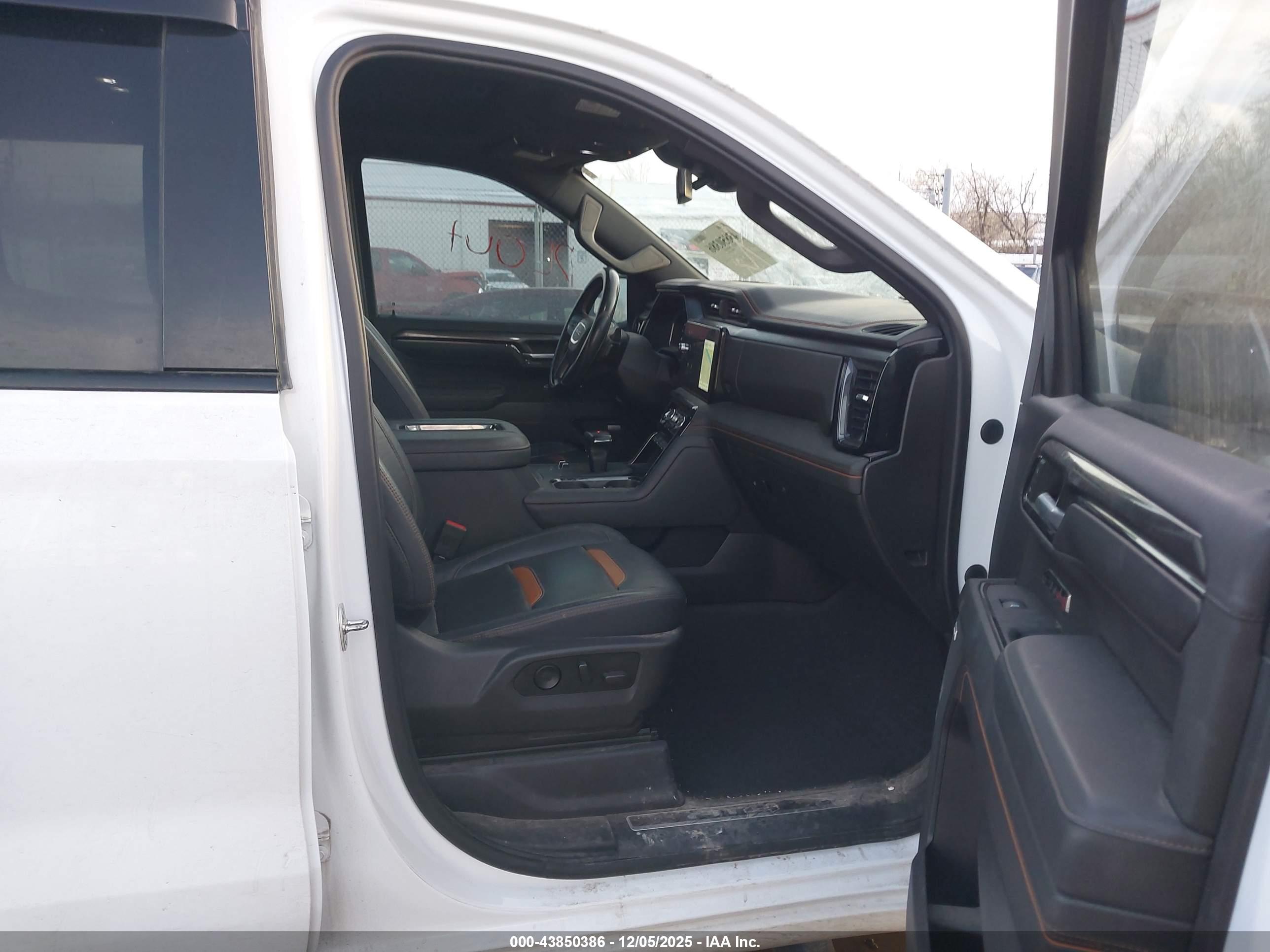 GMC SIERRA image 5
