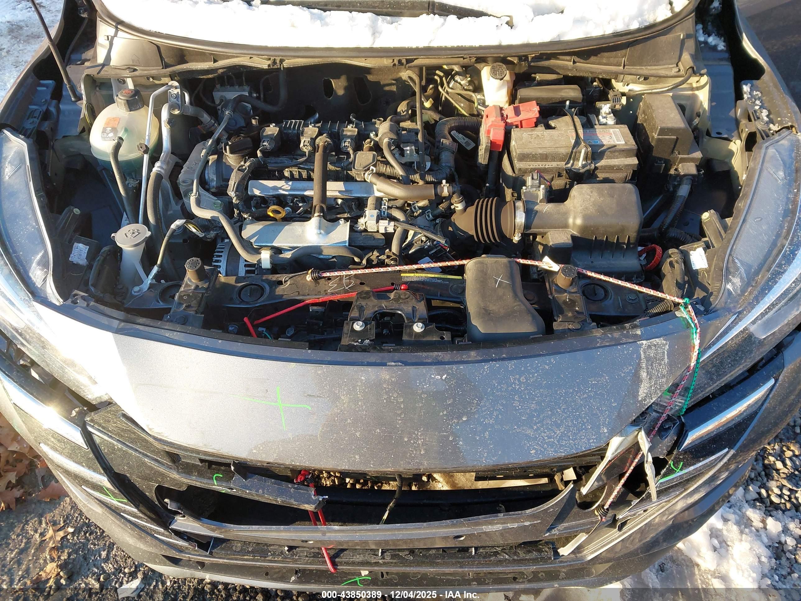 NISSAN VERSA image 10