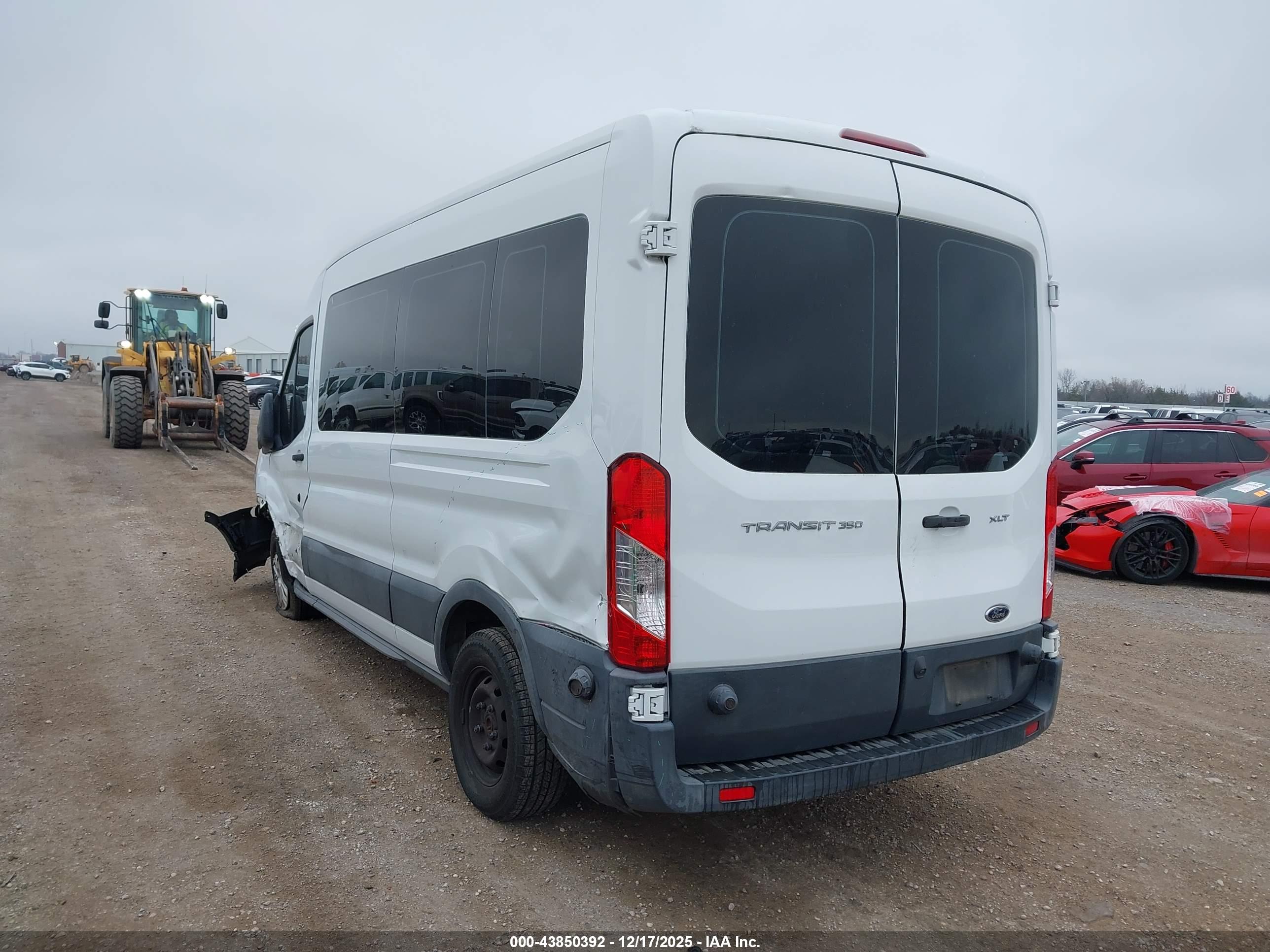 FORD TRANSIT-350 image 3